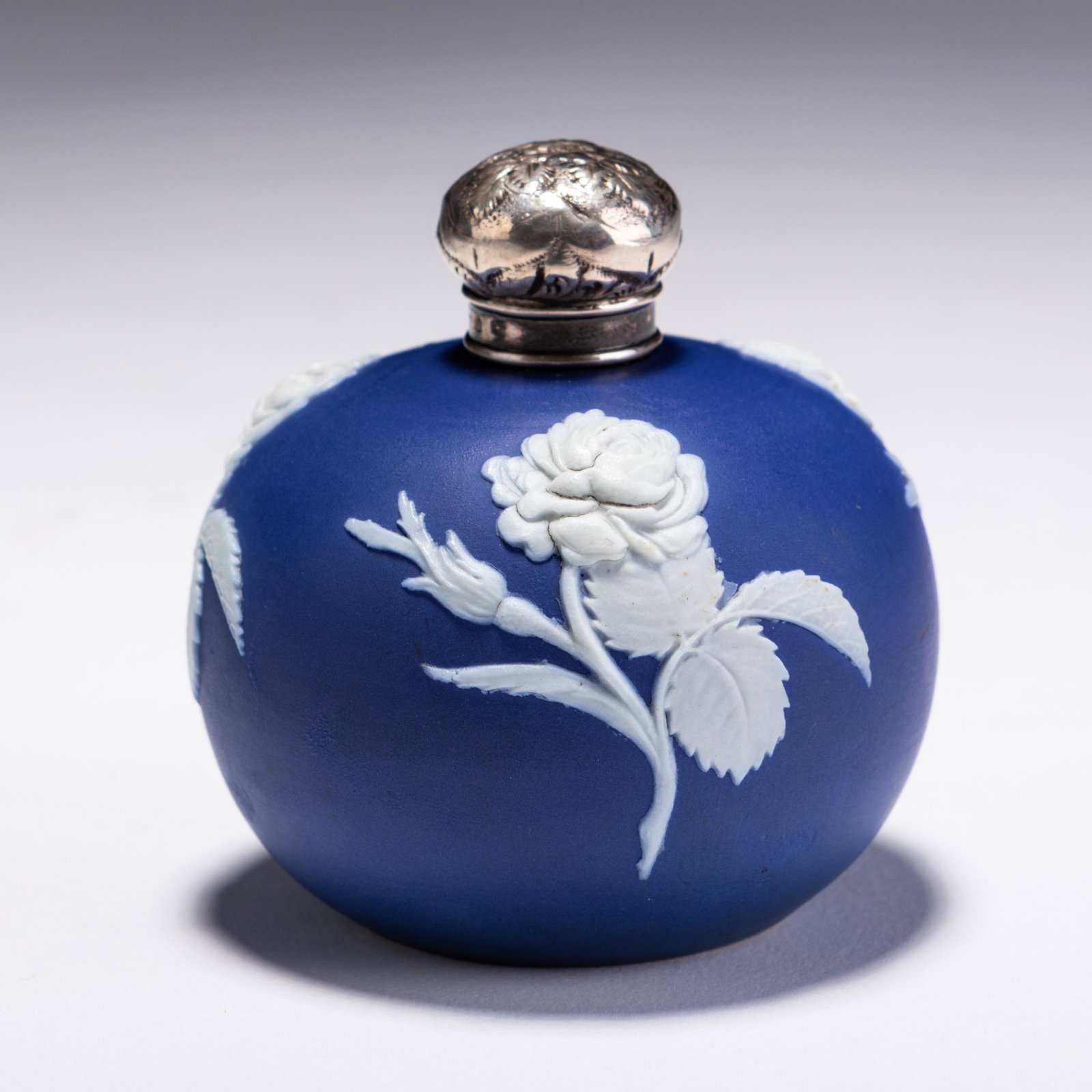 Wedgwood Jasperware Silver Topped Perfume Bottle: MEASURING APPROX 6 X 6.5CM HIGH. Hallmarked Birmingham. Please follow us on Instagram to stay updated with our current and future auctions: @albinus_auctions. Study all photographs carefully to get an