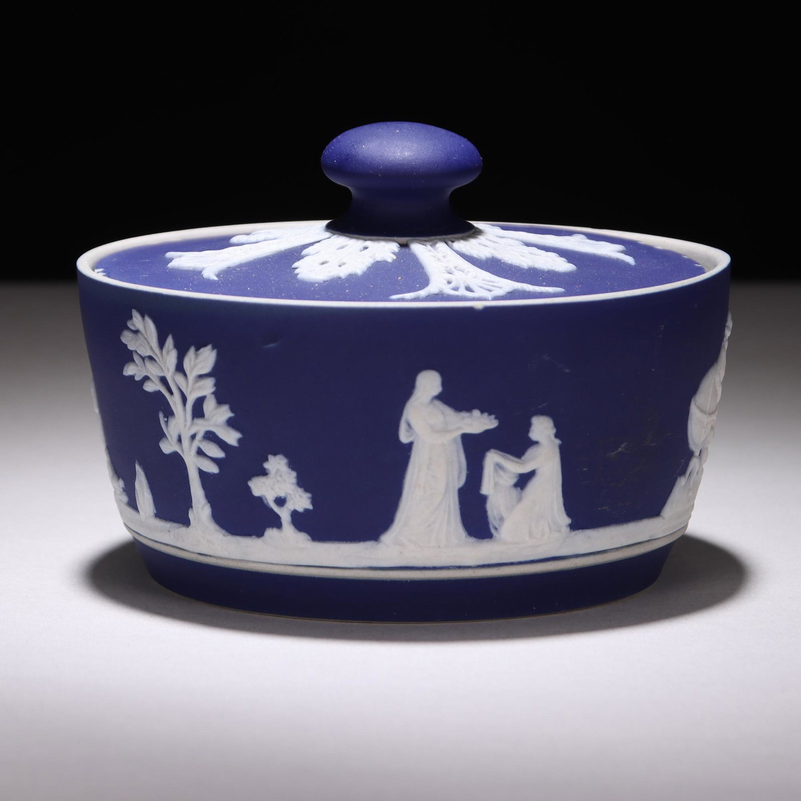 Wedgwood Jasperware Neoclassical Lidded Bowl: MEASURING APPROX 10.5 X 7.5CM. Please study all photographs carefully to get an accurate representation of the item. We offer in-house shipping internationally (US and rest of the world. Dispatched fr