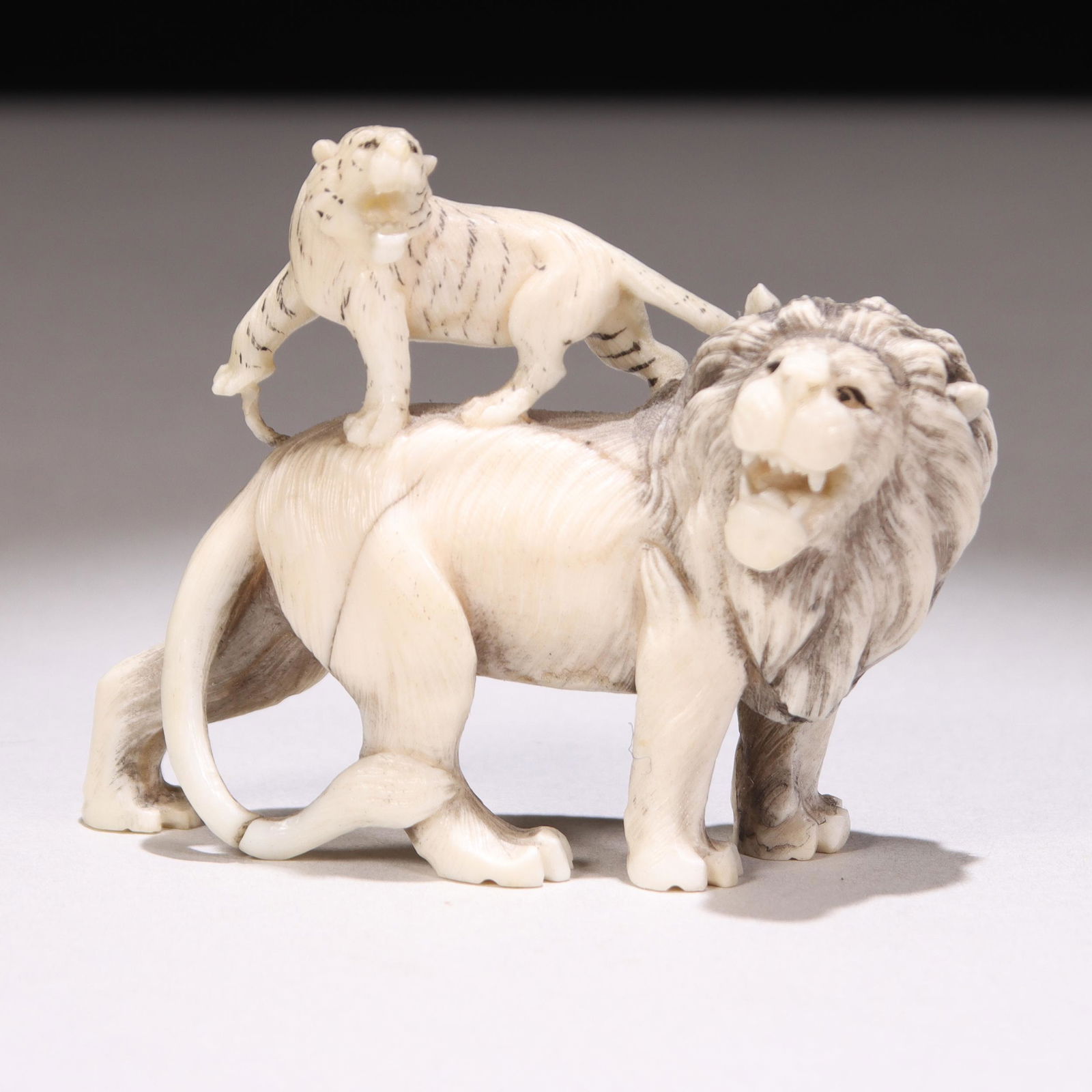 Japanese Fine Meiji Netsuke Figure Tiger on Lion (1 of 7)