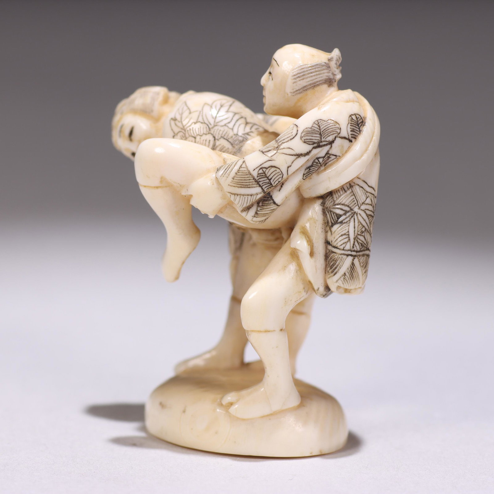 Japanese Signed Meiji Erotic Netsuke Figure: MEASURING APPROX 4.7CM HIGH X 3.5CM. Please study all photographs carefully to get an accurate representation of the item. Please message us for information on dimensions/condition report. We offer in