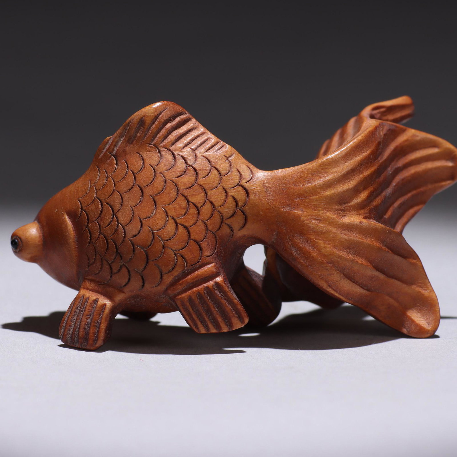 Japanese Signed Boxwood Netsuke of Fish: MEASURING APPROX 6 x 3.8cm. Please study all photographs carefully to get an accurate representation of the item. Please message us for information on dimensions/condition report. We offer in-house sh