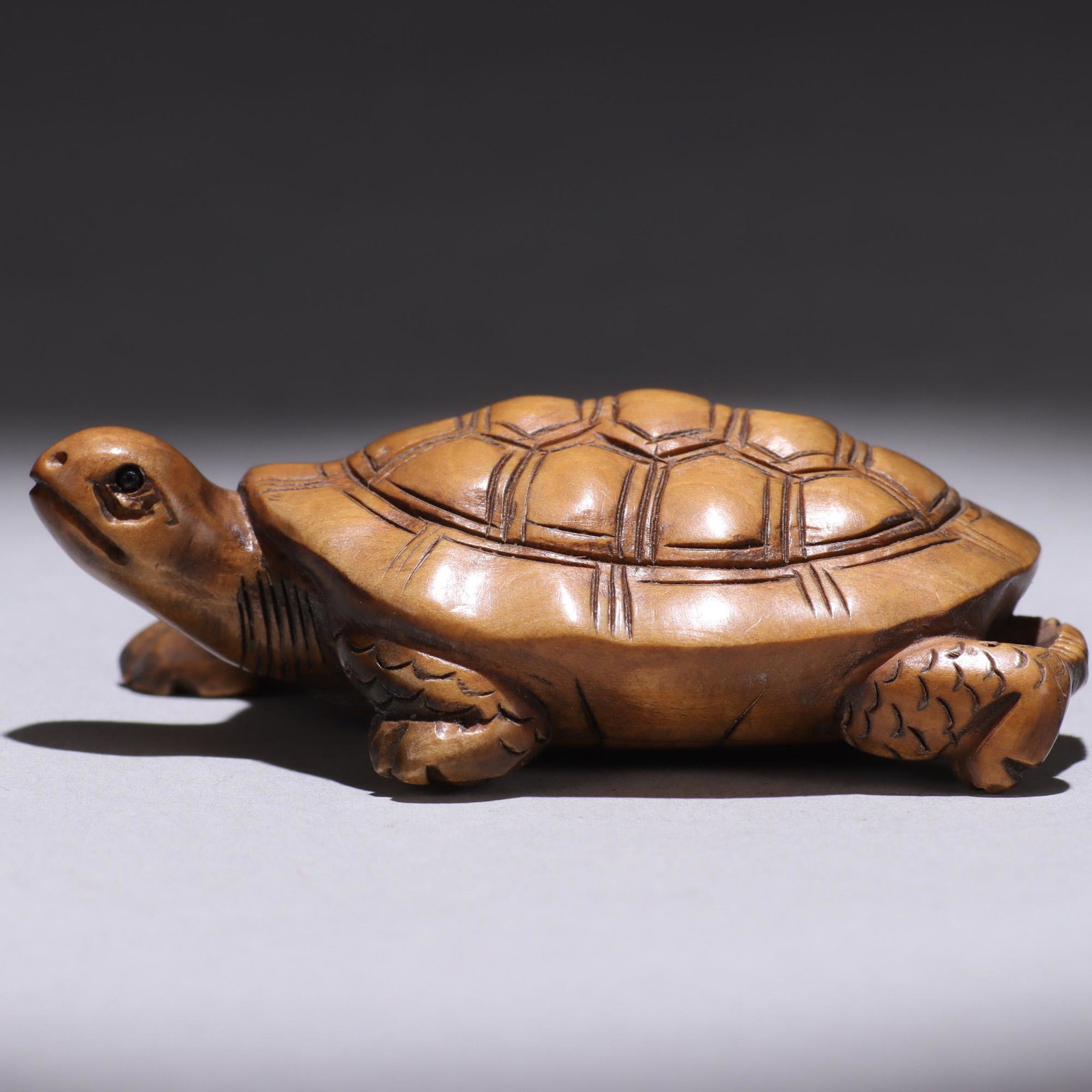 Japanese Signed Boxwood Netsuke: MEASURING APPROX 5.7 x 3.5cm. Please study all photographs carefully to get an accurate representation of the item. Please message us for information on dimensions/condition report. We offer in-house 