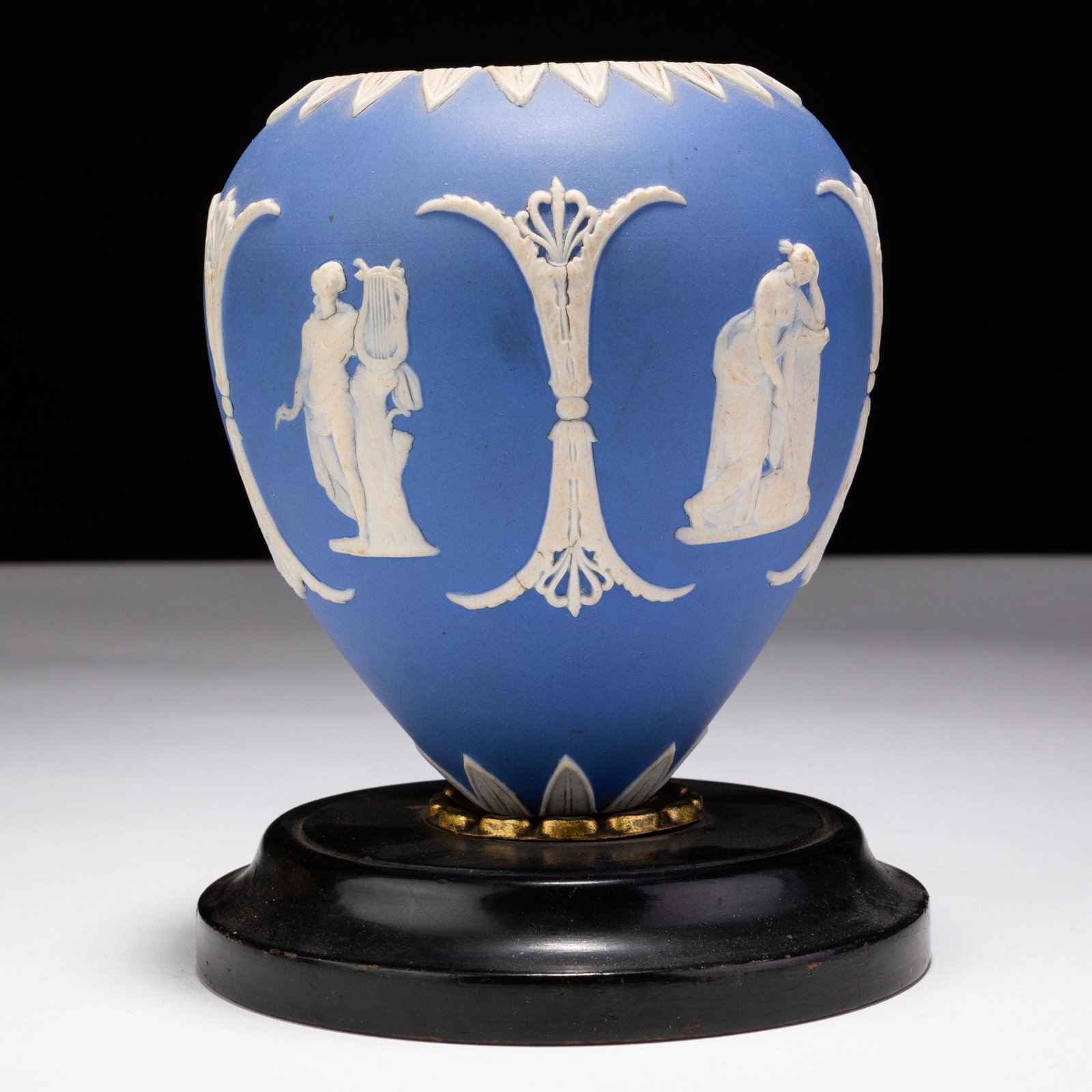 Wedgwood Jasperware Neoclassical Vase: MEASURES APPROX 14.5 x 11cm. Please follow us on Instagram to stay updated with our current and future auctions: @albinus_auctions. Study all photographs carefully to get an accurate representation of