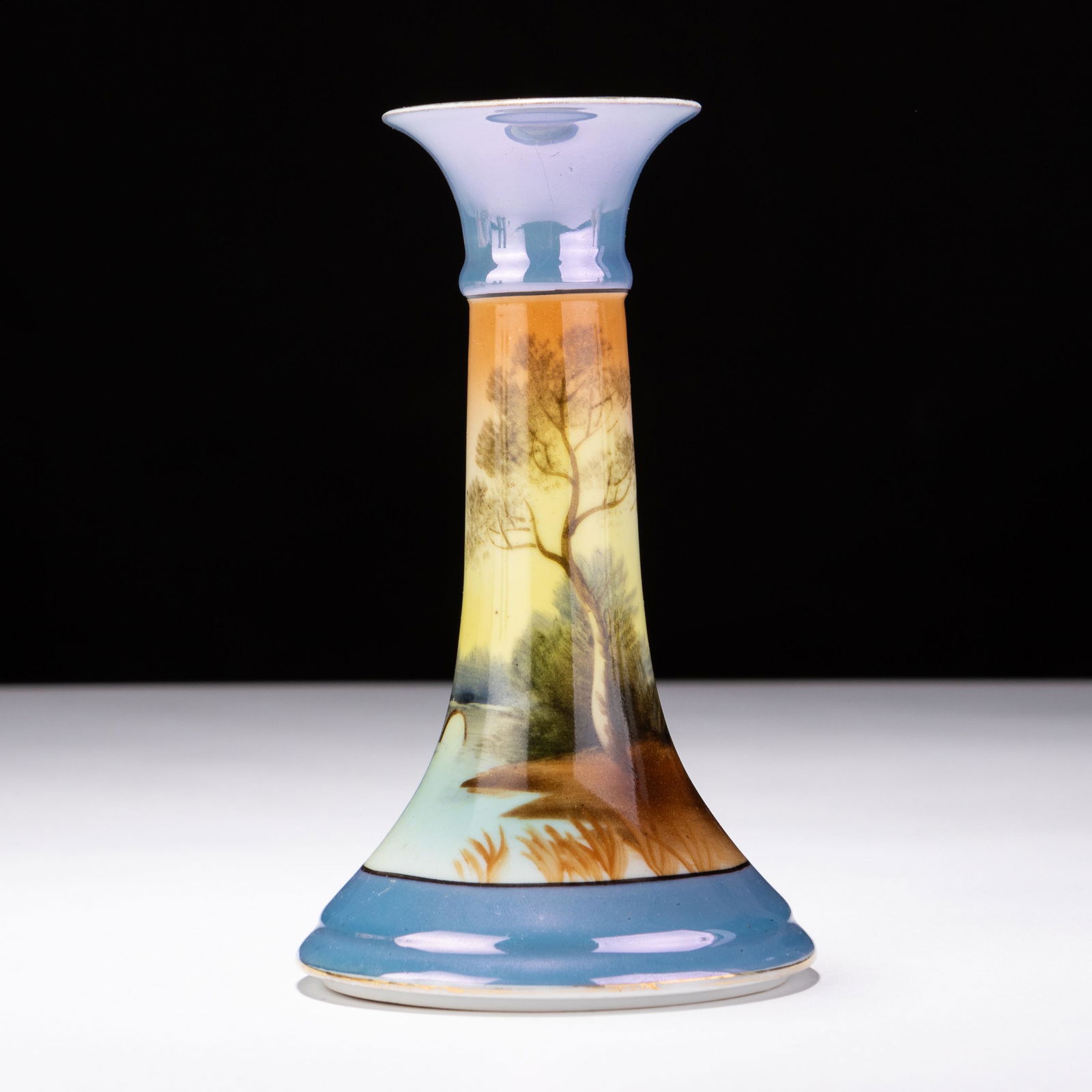 Art Deco Signed Noritake Japanese Porcelain Candle Holder: MEASURES APPROX 8 X 13.5CM. Please follow us on Instagram to stay updated with our current and future auctions: @albinus_auctions. Study all photographs carefully to get an accurate representation of