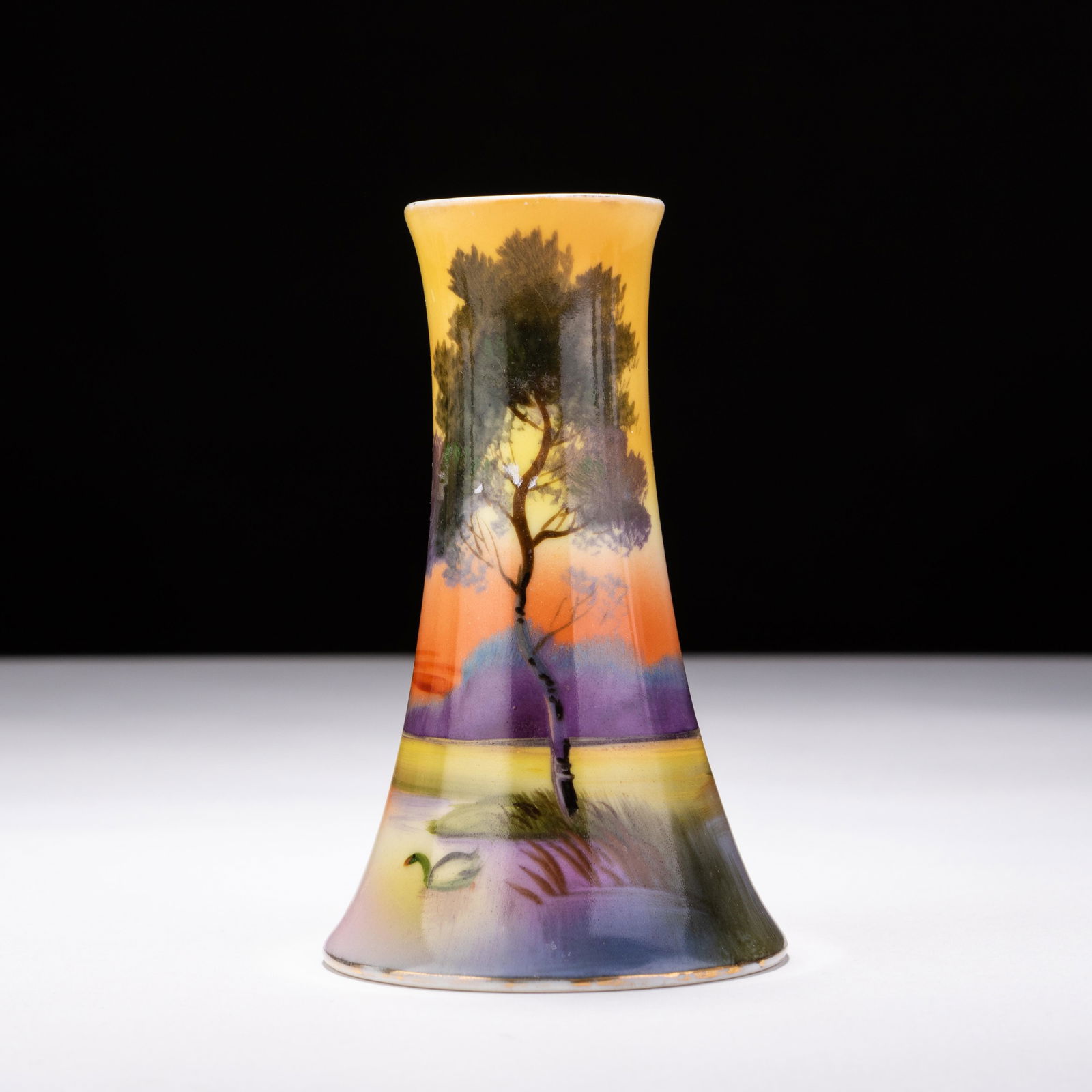 Art Deco Signed Noritake Japanese Porcelain Candle Holder: MEASURES APPROX 7 X 12CM. Please follow us on Instagram to stay updated with our current and future auctions: @albinus_auctions. Study all photographs carefully to get an accurate representation of th