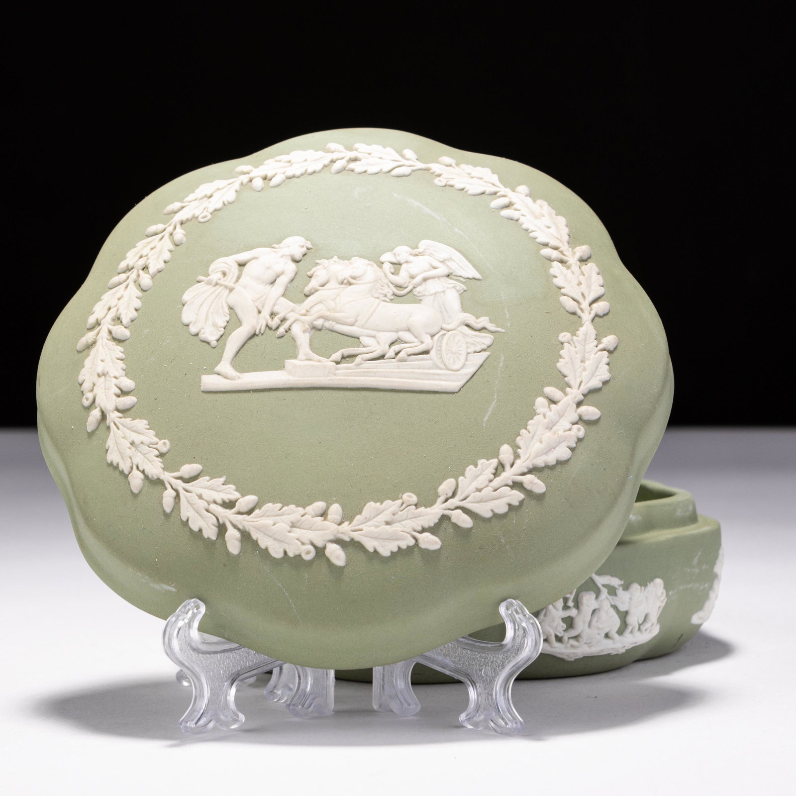 Wedgwood Green Jasperware Neoclassical Lidded Trinket Box: MEASURES APPROX 13 X 5.5CM. Please follow us on Instagram to stay updated with our current and future auctions: @albinus_auctions. Study all photographs carefully to get an accurate representation of