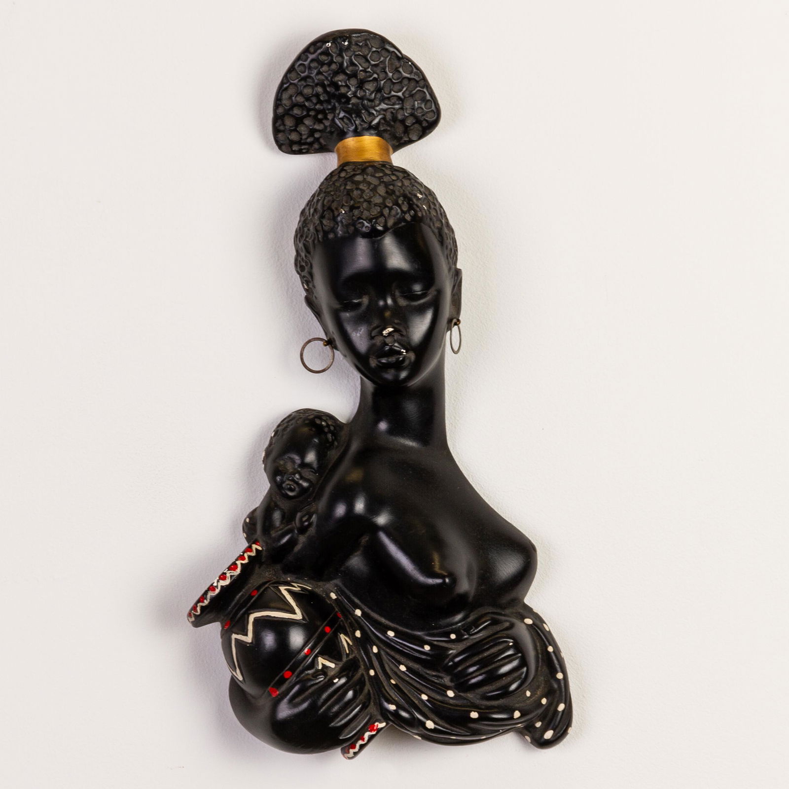 Mid Century African Lady & Child Plaster Wall Plaque: MEASURES APPROX 39 X 20CM. Please follow us on Instagram to stay updated with our current and future auctions: @albinus_auctions. Study all photographs carefully to get an accurate representation of t