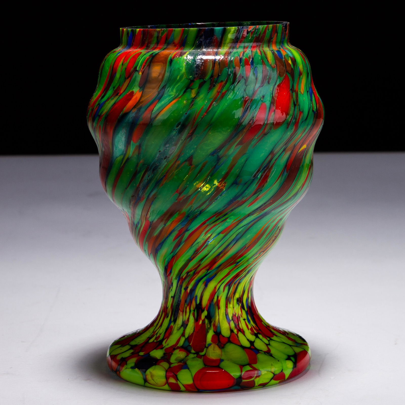 Loetz Tango Art Deco Opaline Glass Spatter Vase: MEASURING APPROX 13CM HIGH X 8.5CM. Please follow us on Instagram to stay updated with our current and future auctions: @albinus_auctions. Study all photographs carefully to get an accurate representa