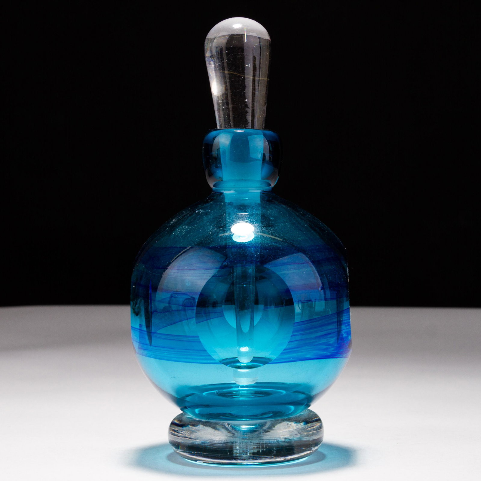 Jane Charles Signed Designer Faceted Glass Perfume Bottle: MEASURES APPROX 18CM HIGH X 8.5CM. Please follow us on Instagram to stay updated with our current and future auctions: @albinus_auctions. Study all photographs carefully to get an accurate representat