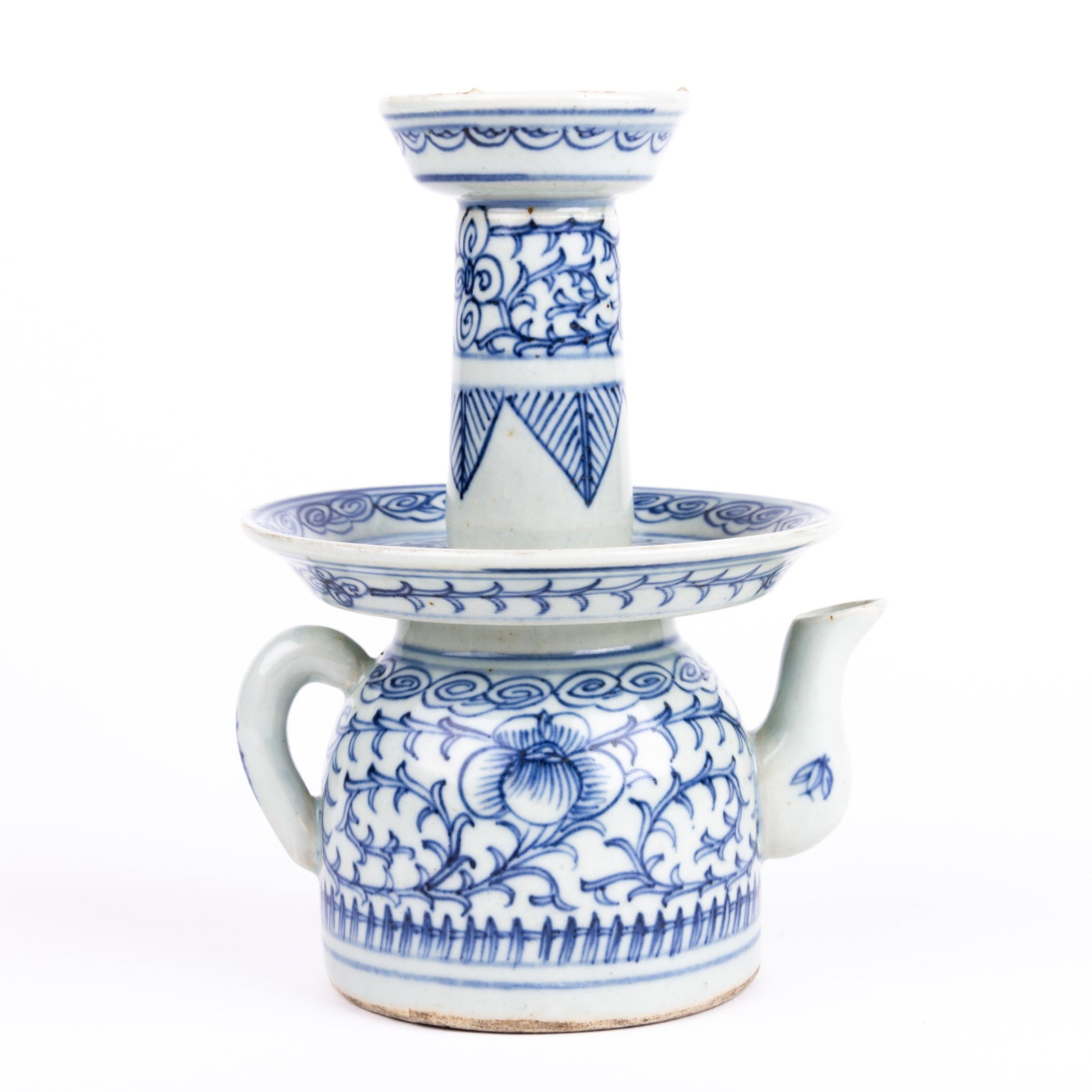 Chinese Ming Dynasty Style Porcelain Teapot: DIMENSIONS APPROX 8x11x11CM. Please carefully study all photographs to get an accurate idea of the object. In good condition, as seen. Shipping is in-house and we ship internationally to US and rest o