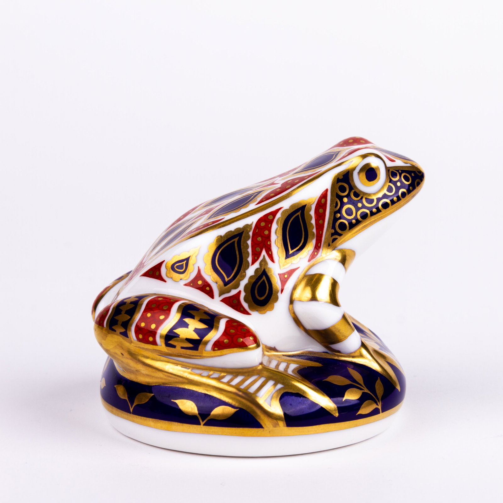 Royal Crown Derby 24KT Gold Porcelain Paperweight Frog: DIMENSIONS APPROX 8x8x8CM. Please carefully study all photographs to get an accurate idea of the object. In good condition, as seen. Shipping is in-house and we ship internationally to US and rest of 