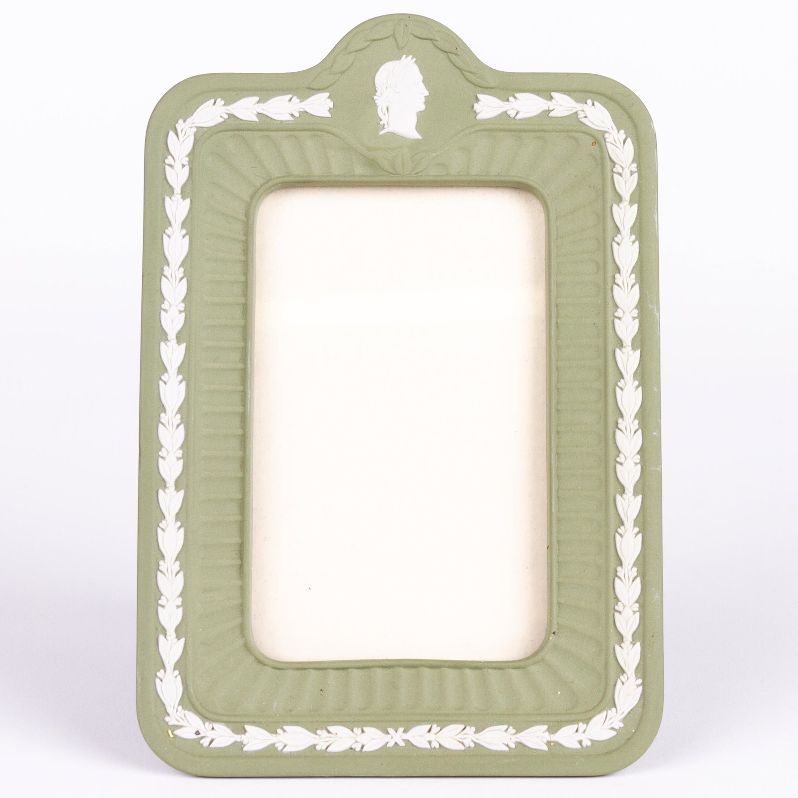 Wedgwood Green Jasperware Neoclassical Photograph Frame: DIMENSIONS APPROX 21x14x2CM. Please carefully study all photographs to get an accurate idea of the object. In good condition, as seen. Shipping is in-house and we ship internationally to US and rest o