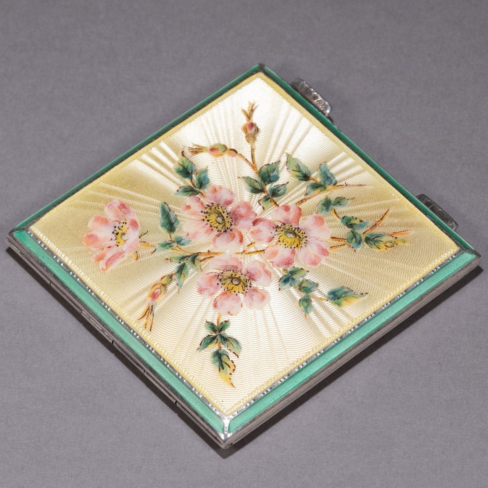 Art Deco Guilloche Enamel Silver Compact: MEASURING 6.5 X 6.5CM. WEIGHING 91.55 GRAMS GROSS. Please carefully study all photographs to get an accurate idea of the object. In good condition, as seen. Shipping is in-house and we ship internatio