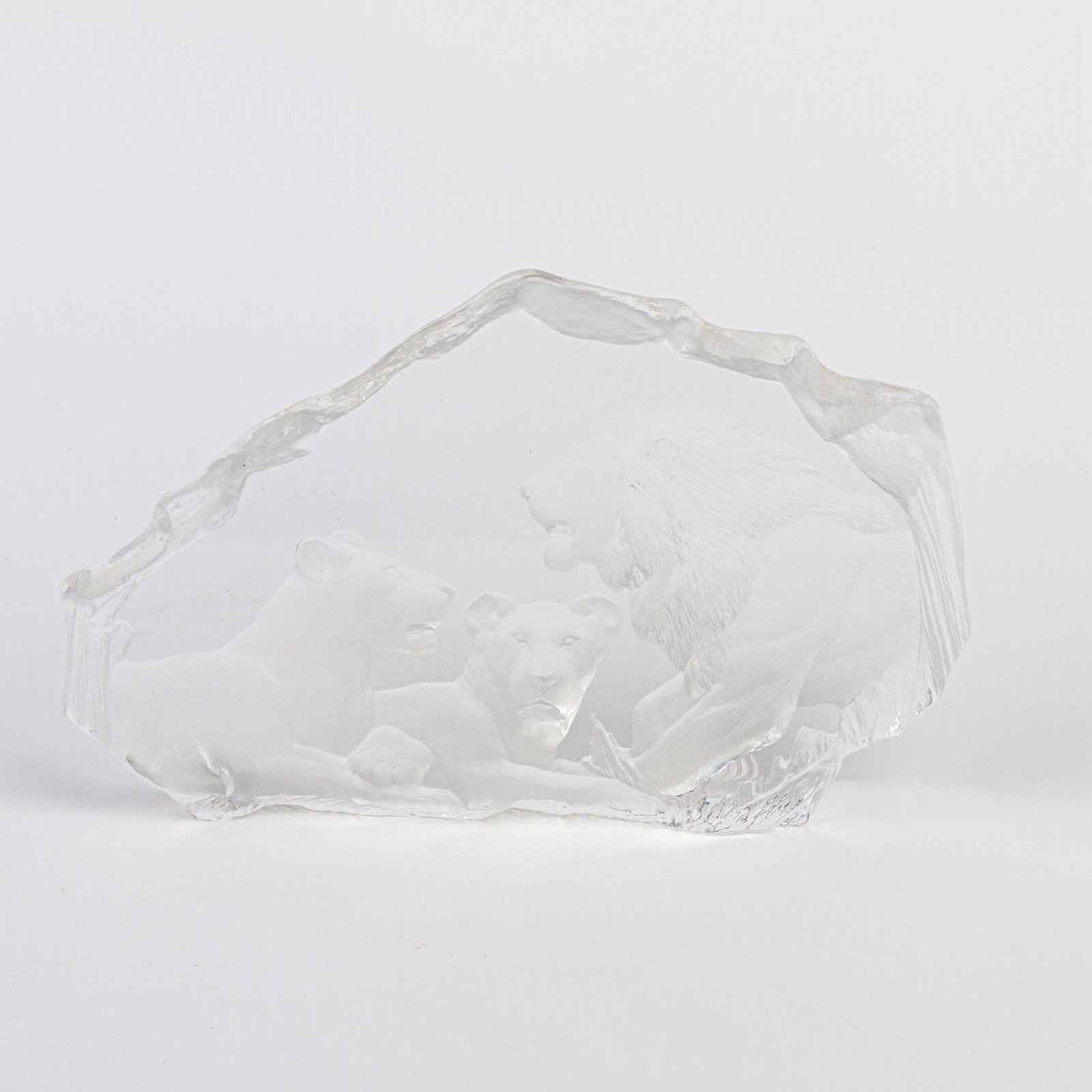 Intaglio Signed Glass Lions Sculpture: DIMENSIONS APPROX 25x16x5CM. Please carefully study all photographs to get an accurate idea of the object. In good condition, as seen. Shipping is in-house and we ship internationally to US and rest o