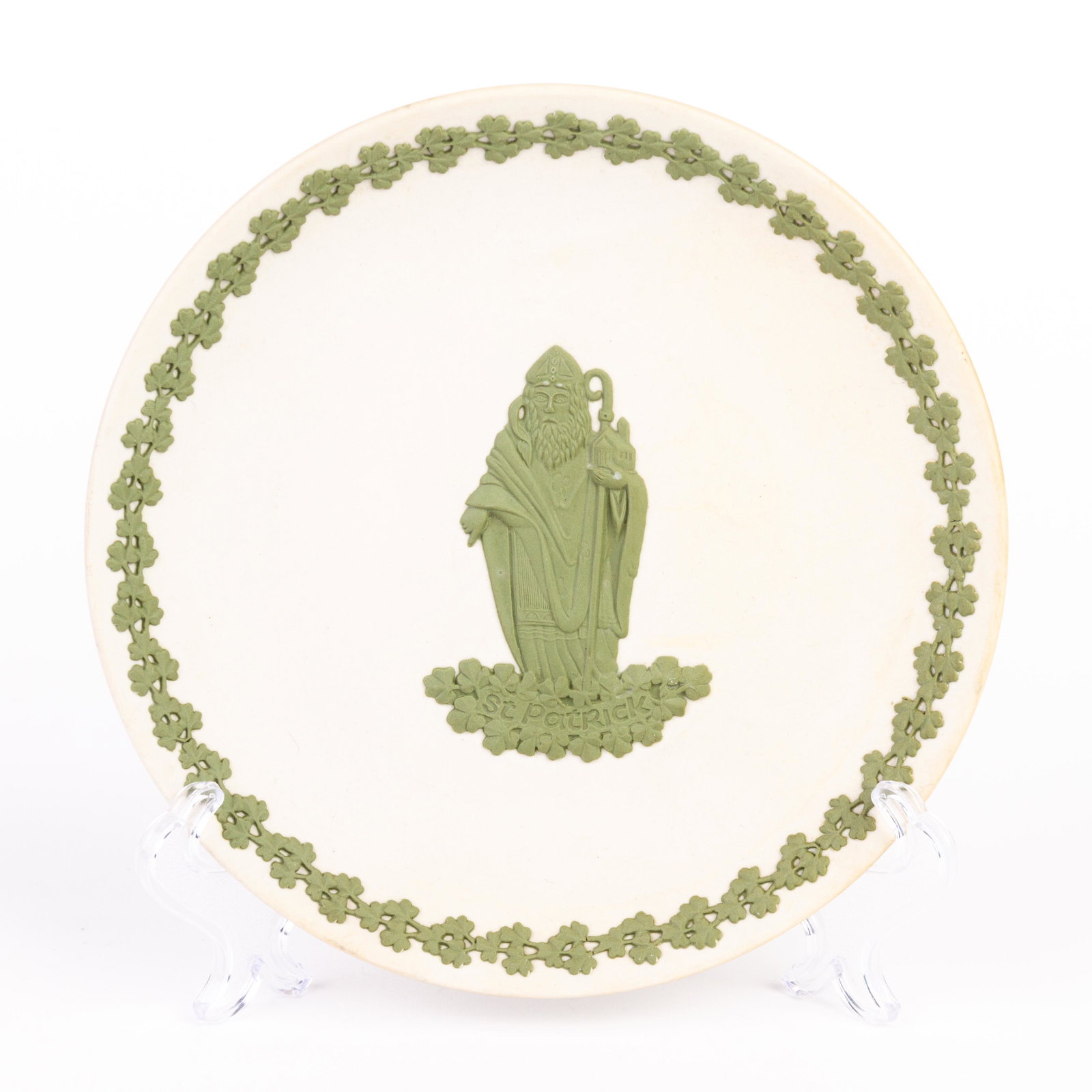 Wedgwood Jasperware St Patrick Plate: DIMENSIONS APPROX 16.5x16.5x1CM. Please carefully study all photographs to get an accurate idea of the object. In good condition, as seen. Shipping is in-house and we ship internationally to US and re