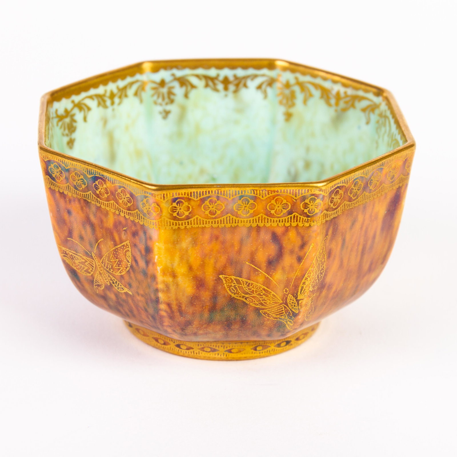 Wedgwood Orange Lustre Bowl by Daisy Makeig Jones: DIMENSIONS APPROX 8.5x8.5x5CM. Please carefully study all photographs to get an accurate idea of the object. In good condition, as seen. Shipping is in-house and we ship internationally to US and rest