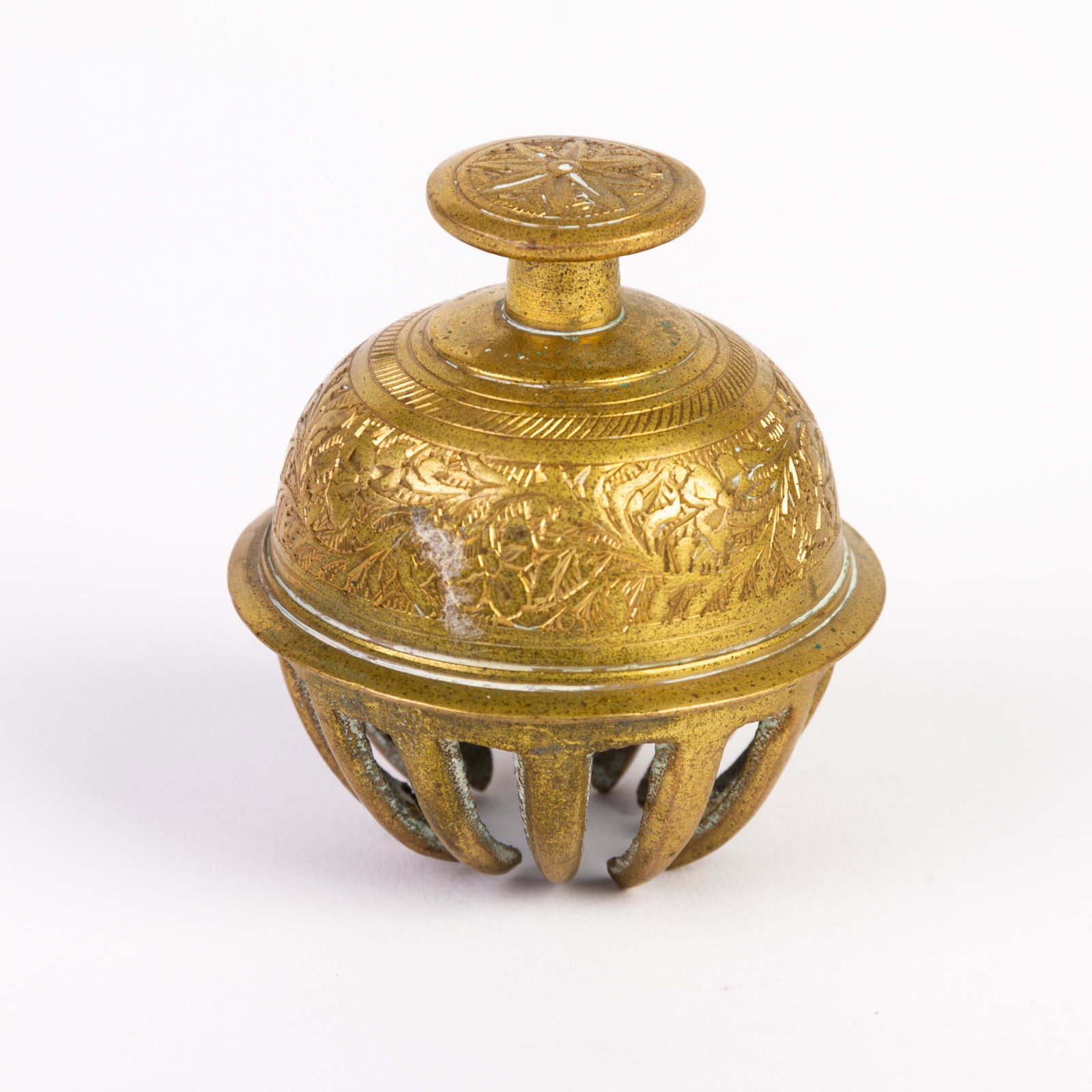 Indian Etched Brass Elephant Claw Bell: DIMENSIONS APPROX 6.5x6.5x7.5CM. Please carefully study all photographs to get an accurate idea of the object. In good condition, as seen. Shipping is in-house and we ship internationally to US and re