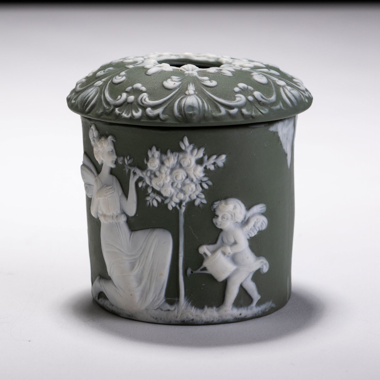 Art Nouveau Bas Relief Cherubs Porcelain Trinket Box (1 of 8)