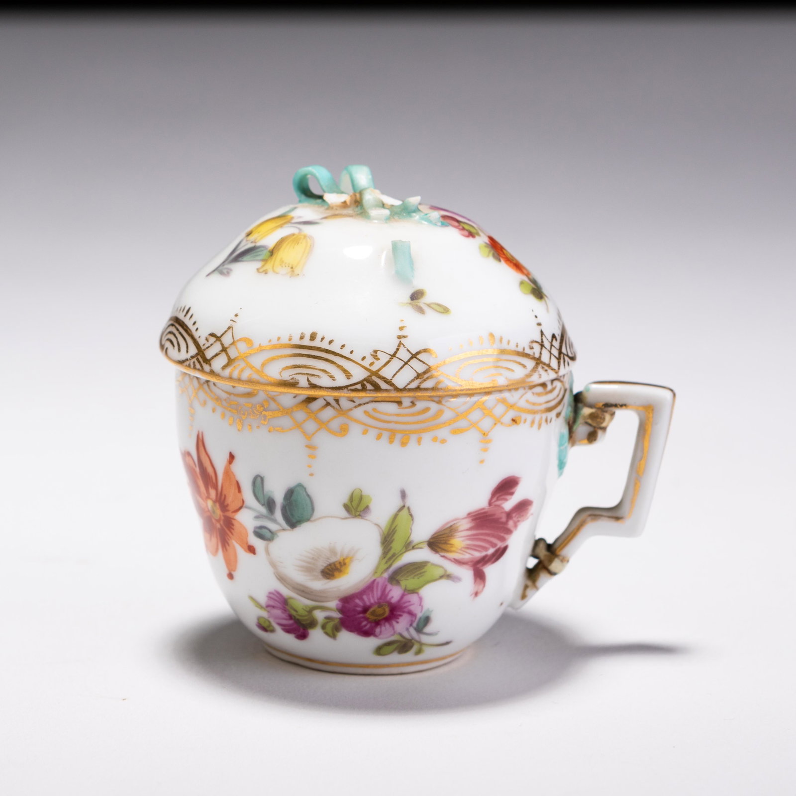 Meissen Augustus Rex Porcelain Custard Cup 19th C: MEASURING APPROX 7 X 7CM. Please follow us on Instagram to stay updated with our current and future auctions: @albinus_auctions. Study all photographs carefully to get an accurate representation of th