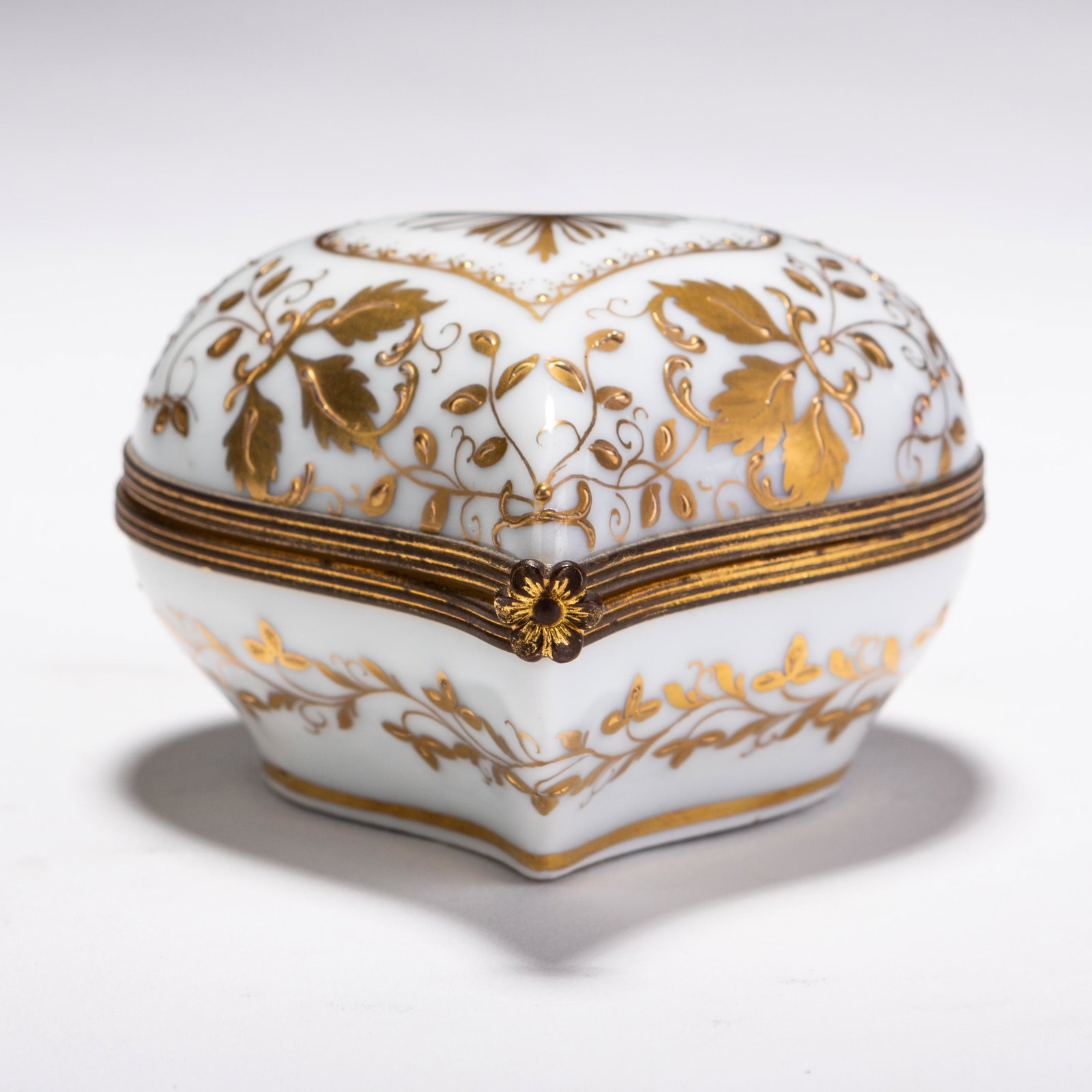 24 KT Gold Enamel Porcelain Heart Trinket Box 19th Century: MEASURING APPROX 7.5 X 7 X 5CM HIGH. Please follow us on Instagram to stay updated with our current and future auctions: @albinus_auctions. Study all photographs carefully to get an accurate represent