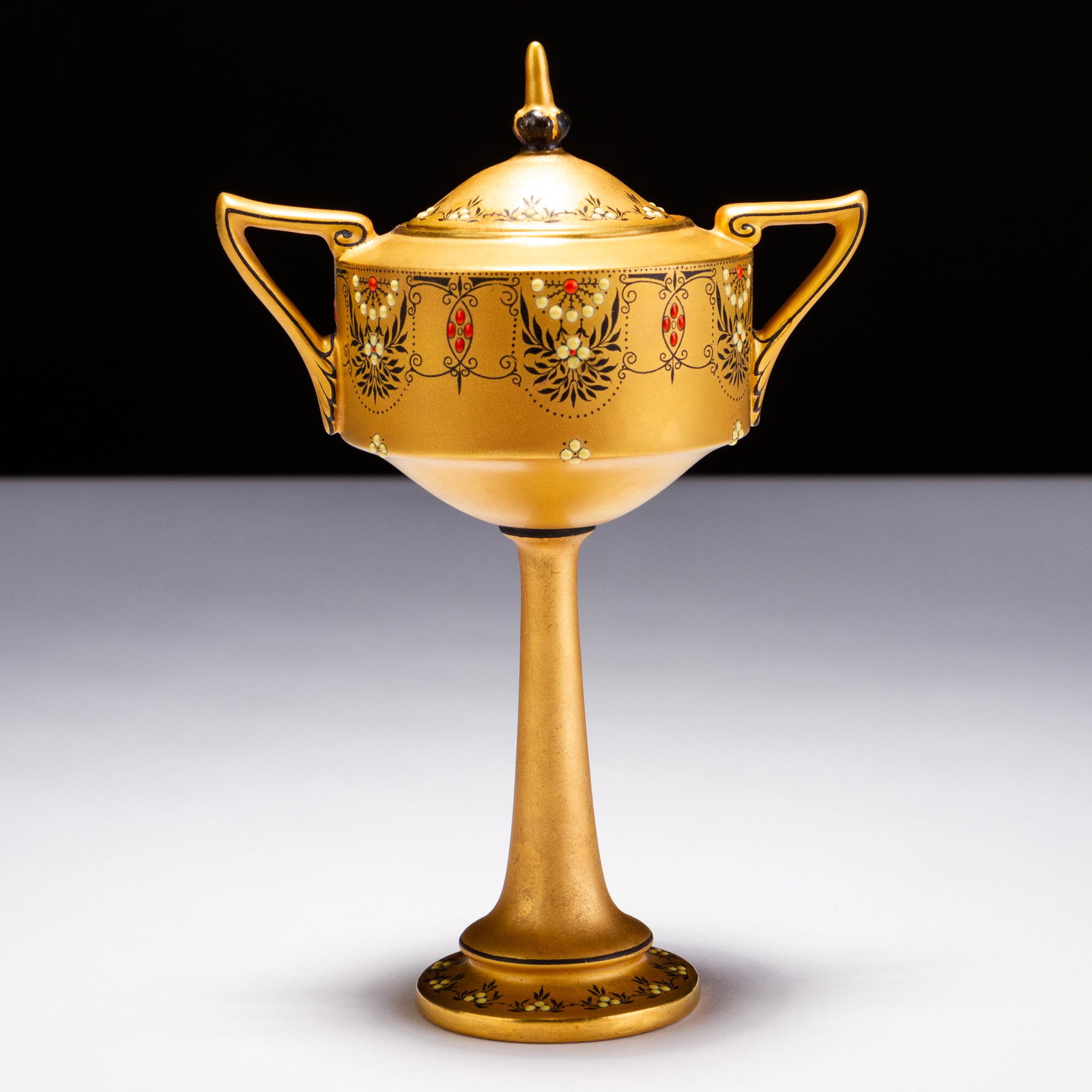 Royal Worcester Art Nouveau Porcelain Pot Pourri Vase: MEASURING APPROX 10.3 X 16CM HIGH. Please follow us on Instagram to stay updated with our current and future auctions: @albinus_auctions. Study all photographs carefully to get an accurate representat