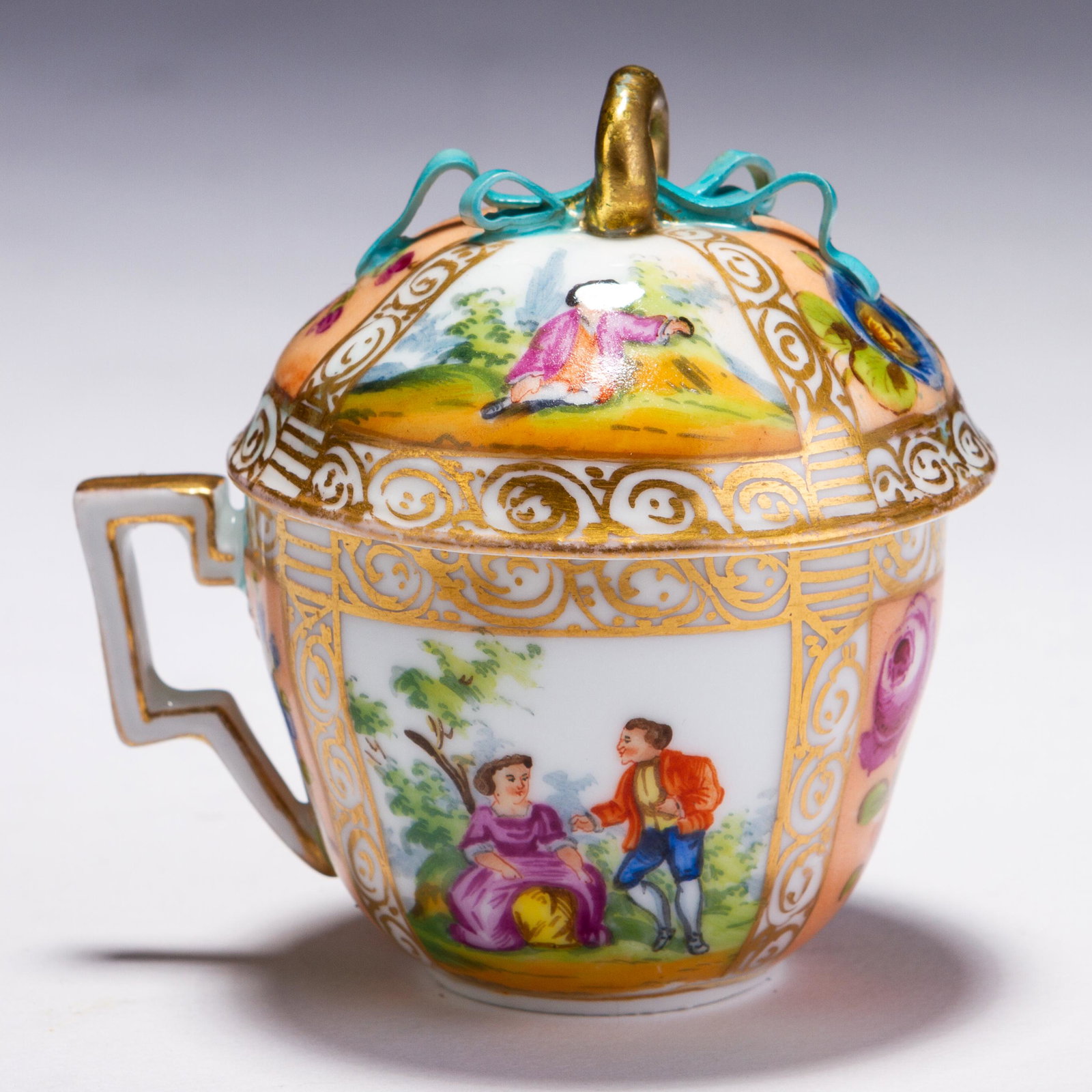 Meissen Augustus Rex Porcelain Custard Pot Helena Wolfsohn: MEASURING APPROX 6.7 X 6.5CM HIGH. Please follow us on Instagram to stay updated with our current and future auctions: @albinus_auctions. Study all photographs carefully to get an accurate representat