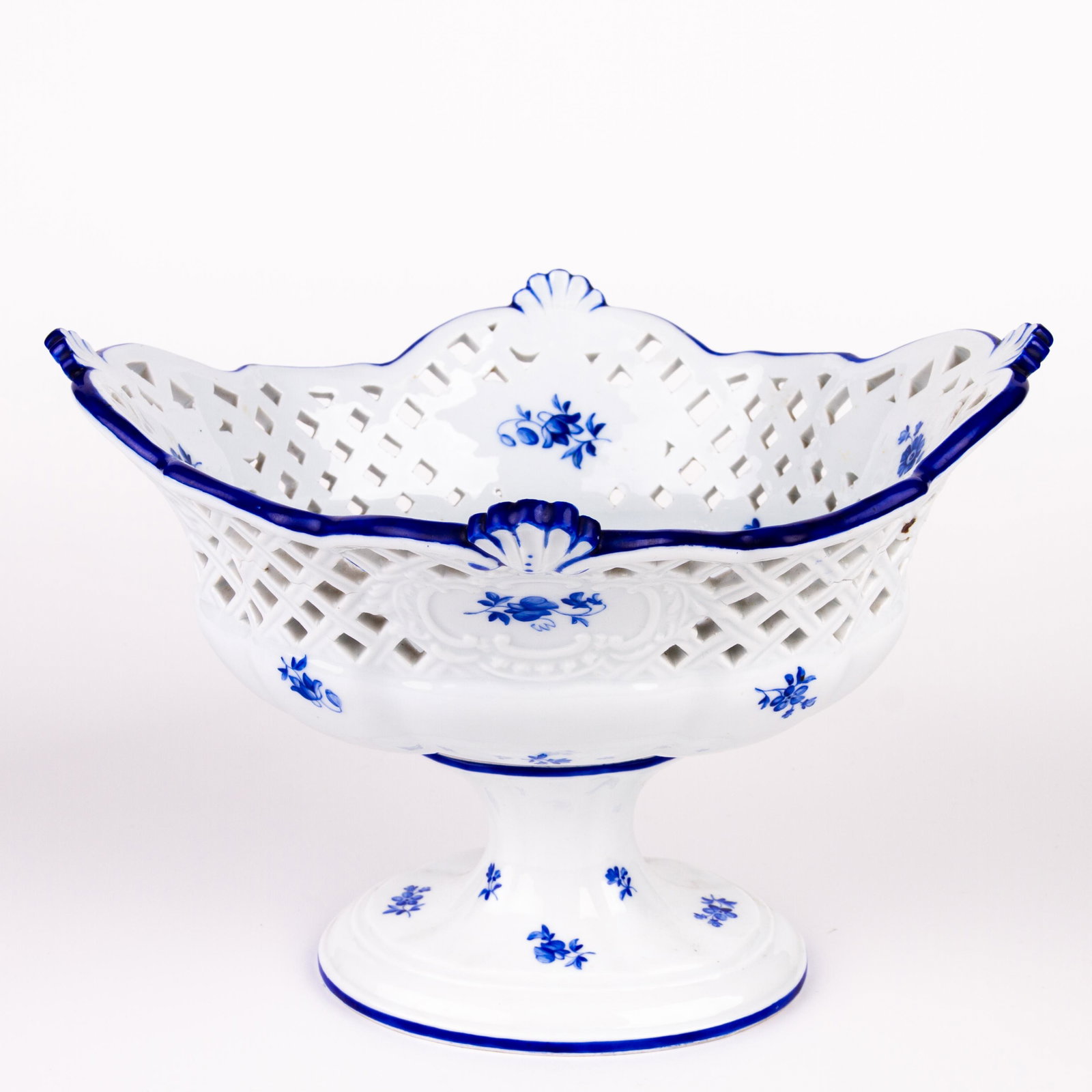 Meissen Porcelain Centrepiece Reticulated Basket: DIMENSIONS APPROX 27.5x25.5x18.5CM. Please carefully study all photographs to get an accurate idea of the object. In good condition, as seen. Shipping is in-house and we ship internationally to US and