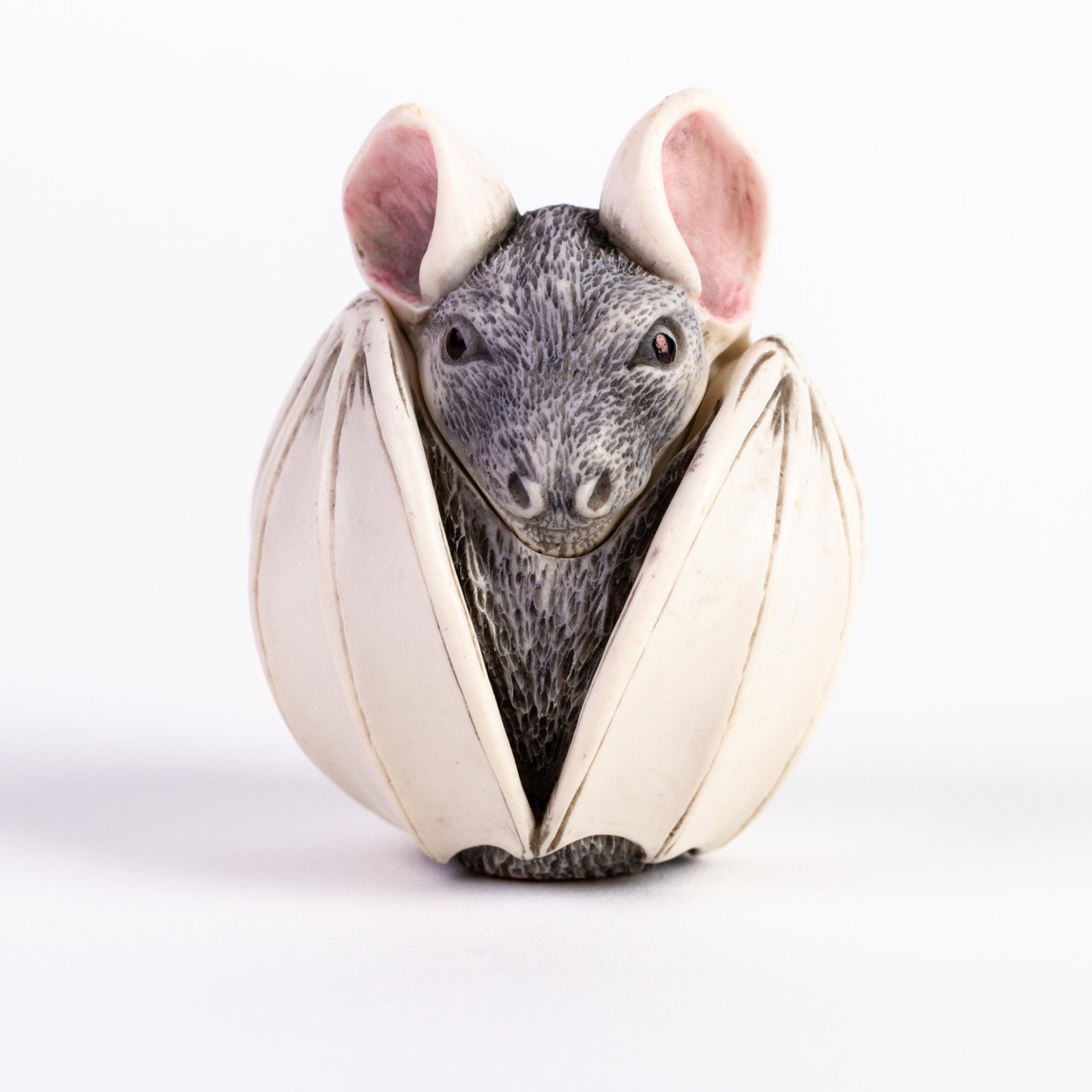 Highly Detailed Netsuke Type Figural Trinket Box: DIMENSIONS APPROX 5x5x5CM. Please carefully study all photographs to get an accurate idea of the object. In good condition, as seen. Shipping is in-house and we ship internationally to US and rest of 
