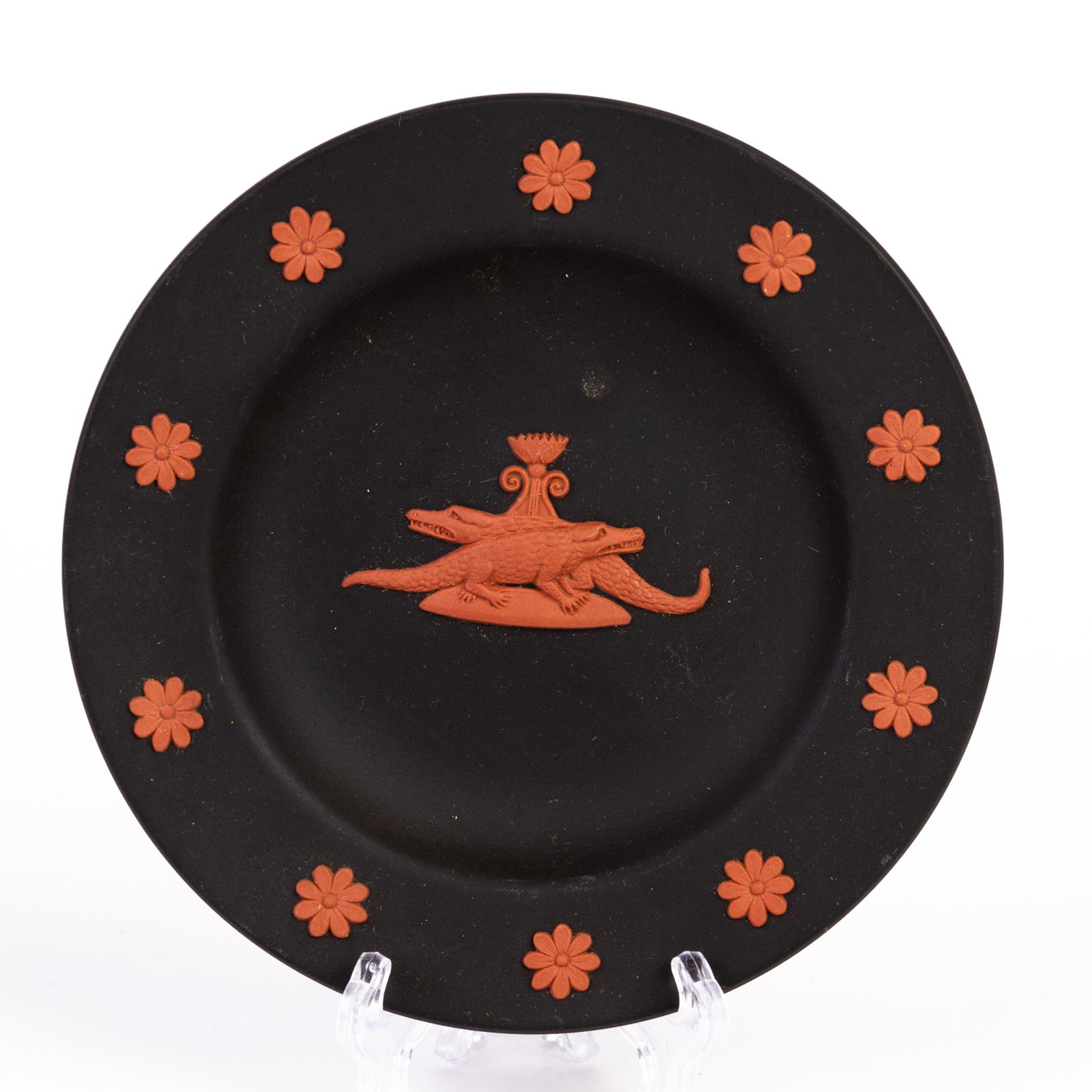 Wedgwood Egyptian Terracotta on Black Basalt Dish: DIMENSIONS APPROX 11.5x11.5x1CM. Please carefully study all photographs to get an accurate idea of the object. In good condition, as seen. Shipping is in-house and we ship internationally to US and re