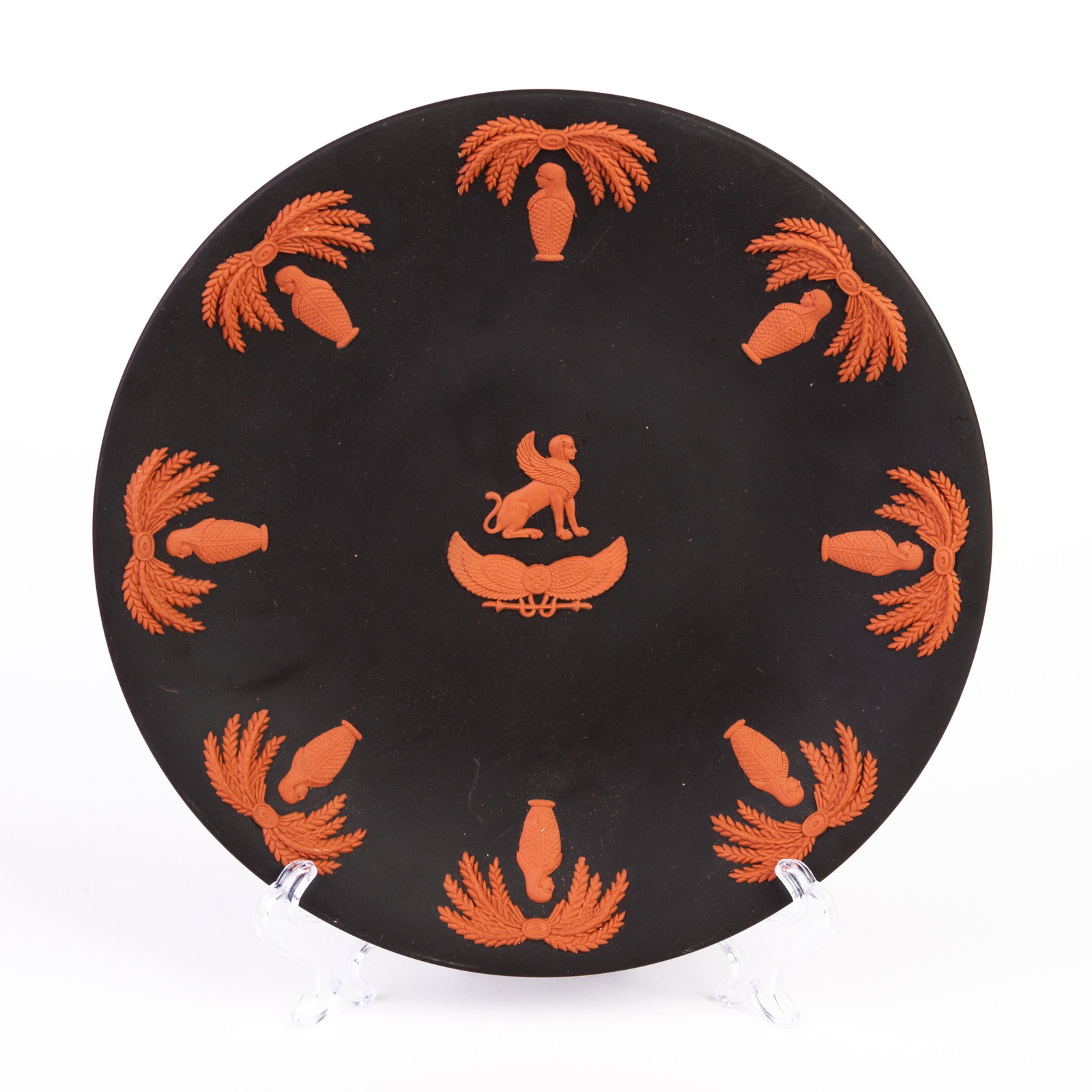 Wedgwood Egyptian Terracotta on Black Basalt Sphinx Plate: DIMENSIONS APPROX 22x22x1CM. Please carefully study all photographs to get an accurate idea of the object. In good condition, as seen. Shipping is in-house and we ship internationally to US and rest o
