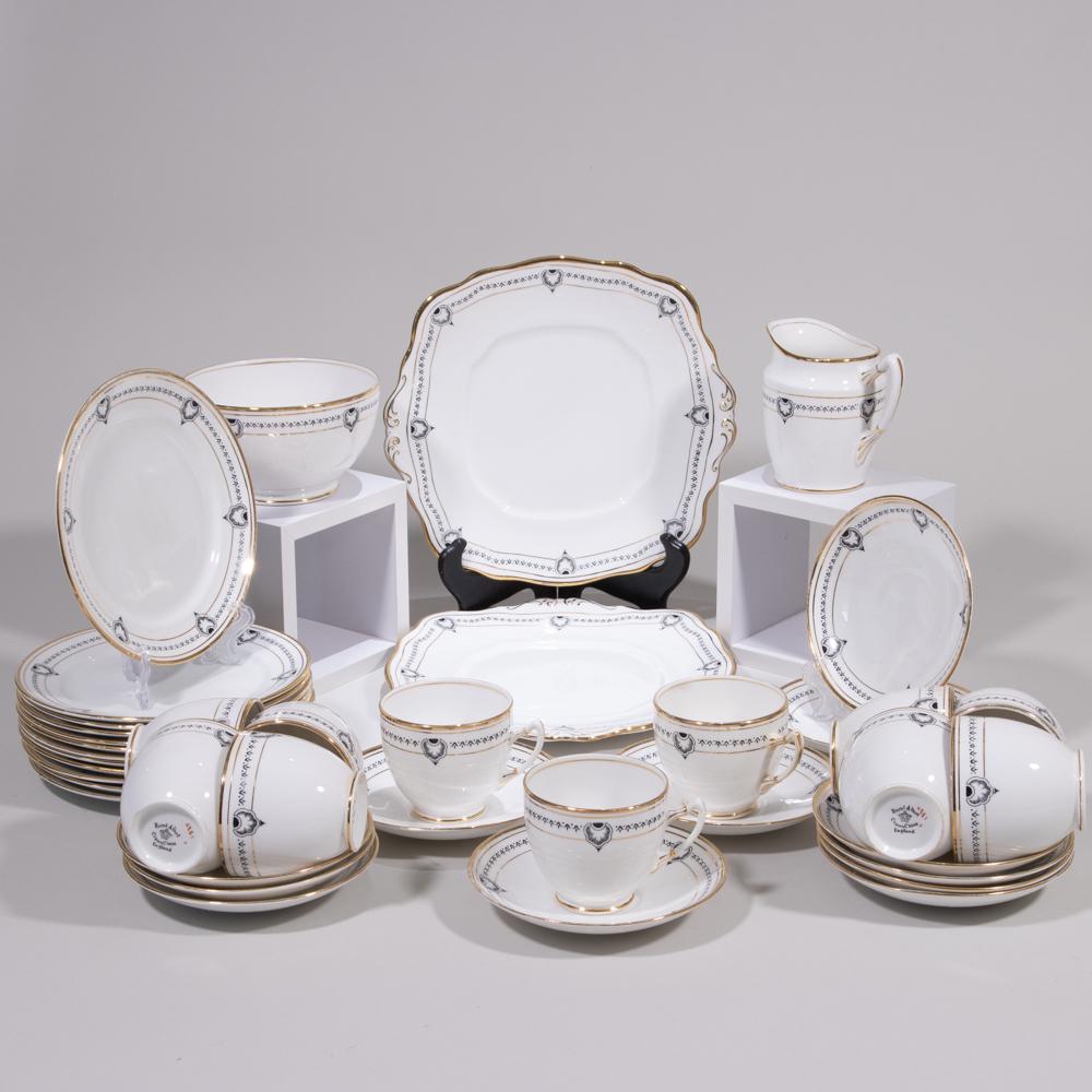 Royal Albert Fine Porcelain Art Nouveau Service (1 of 11)