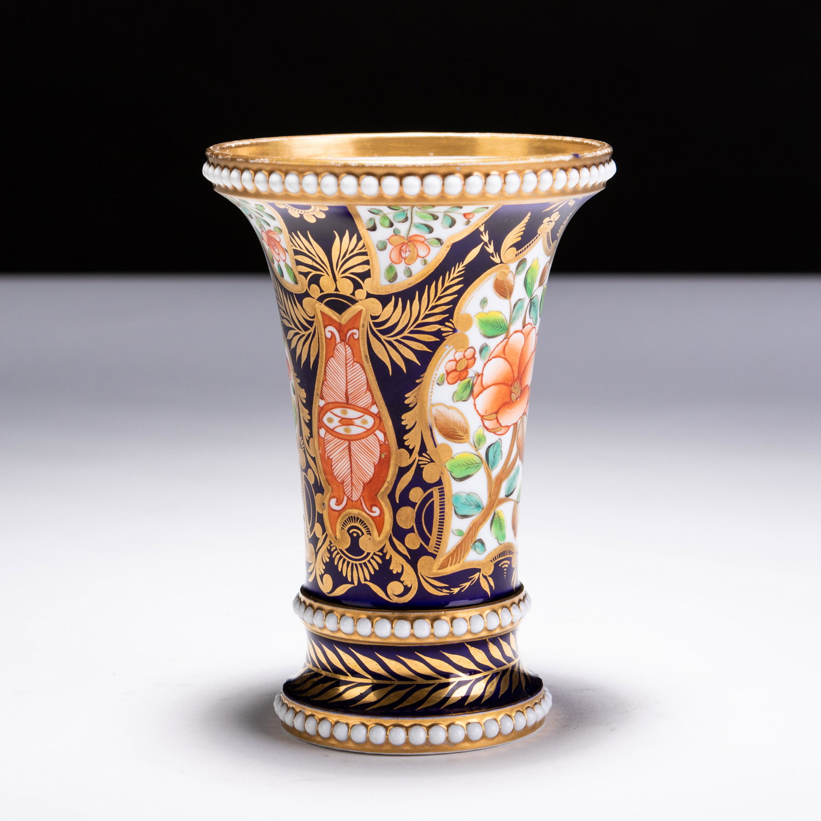 Georgian Spode Early 19th C Pot Pourri Porcelain Vase: MEASURING APPROX 12 X 8CM. Please follow us on Instagram to stay updated with our current and future auctions: @albinus_auctions. Study all photographs carefully to get an accurate representation of t