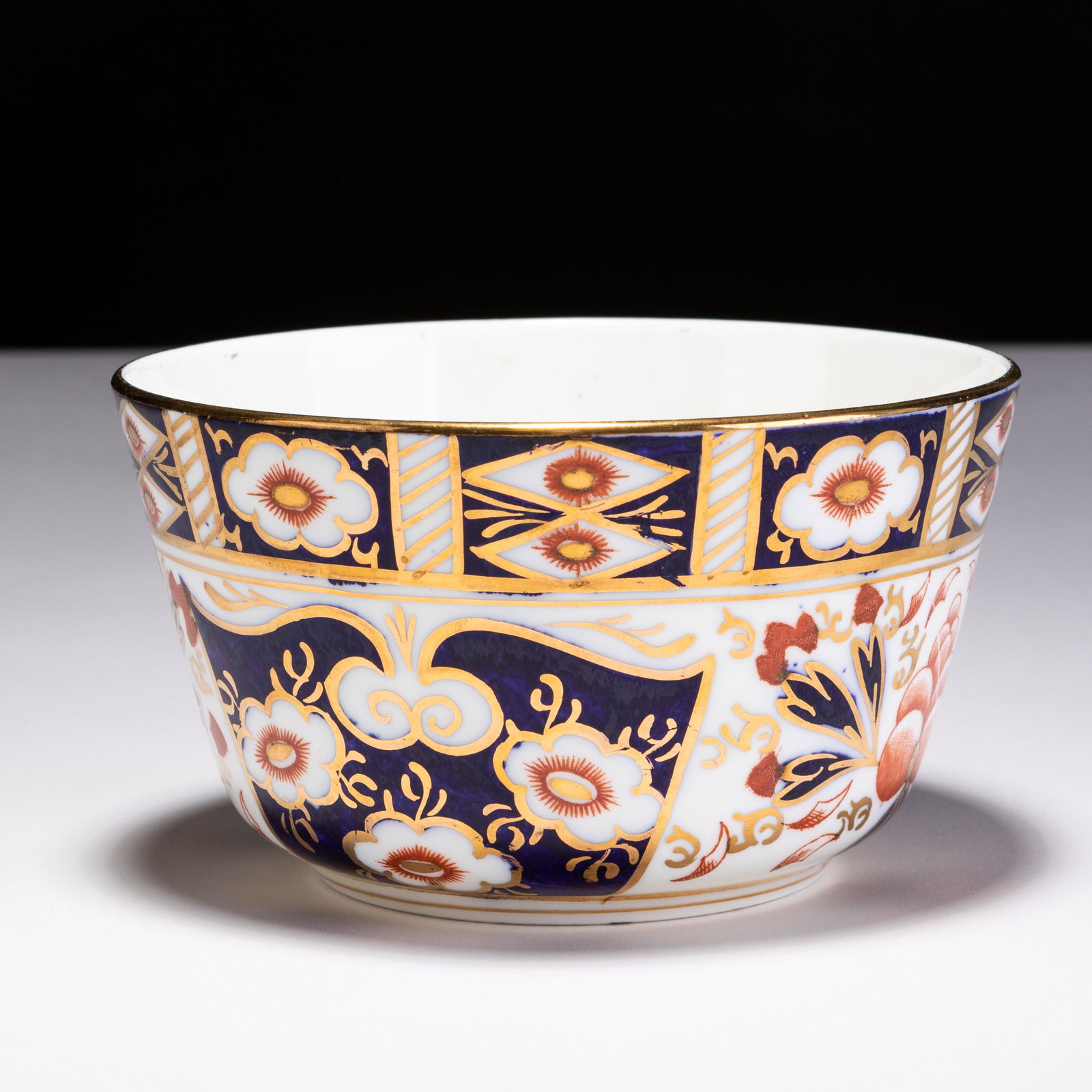 Royal Sutherland Porcelain Edwardian Imari Bowl: MEASURING APPROX 12.5 X 7CM. Please follow us on Instagram to stay updated with our current and future auctions: @albinus_auctions. Study all photographs carefully to get an accurate representation of