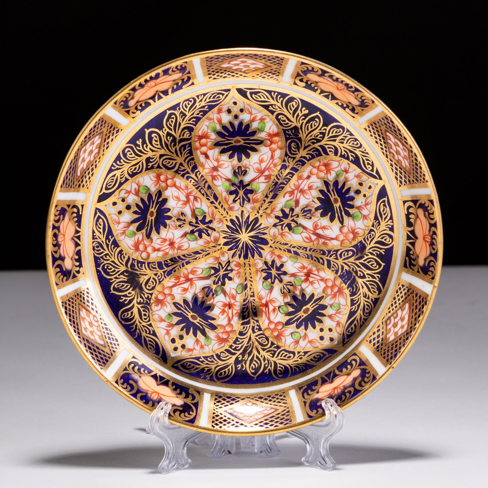Royal Crown Derby Imari Fine Porcelain Edwardian Plate: MEASURING APPROX 13.5CM. Please follow us on Instagram to stay updated with our current and future auctions: @albinus_auctions. Study all photographs carefully to get an accurate representation of the