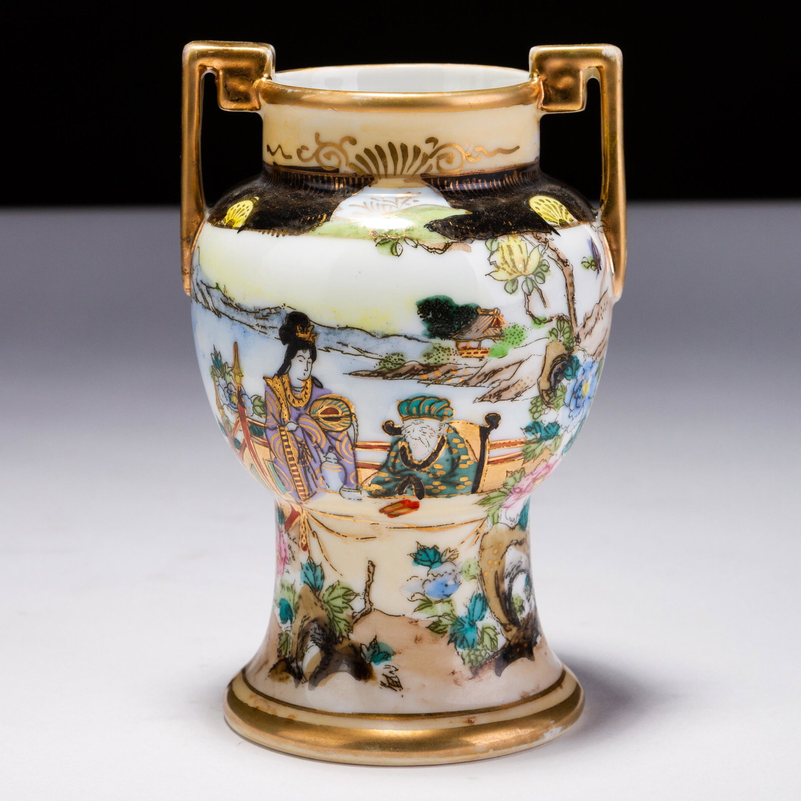 Noritake Japanese Art Deco Porcelain Vase: MEASURING APPROX 7.5 X 11.5CM HIGH. Please follow us on Instagram to stay updated with our current and future auctions: @albinus_auctions. Study all photographs carefully to get an accurate representa