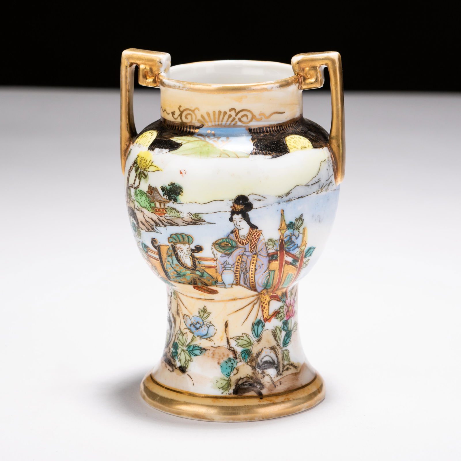 Noritake Japanese Porcelain Art Deco Vase: Please follow us on Instagram to stay updated with our current and future auctions: @albinus_auctions. Study all photographs carefully to get an accurate representation of the item, which is in good c