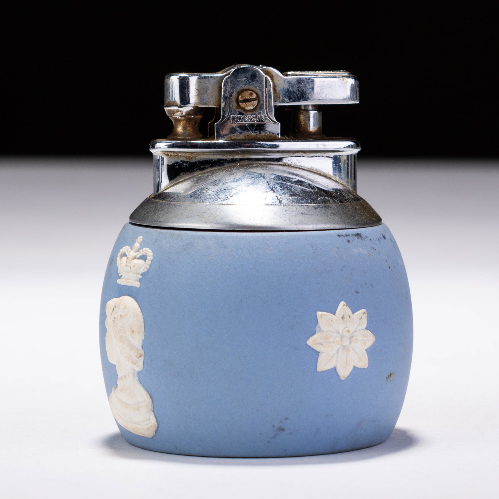 Wedgwood Jasperware Neoclassical Ronson Cigarette Lighter (1 of 5)