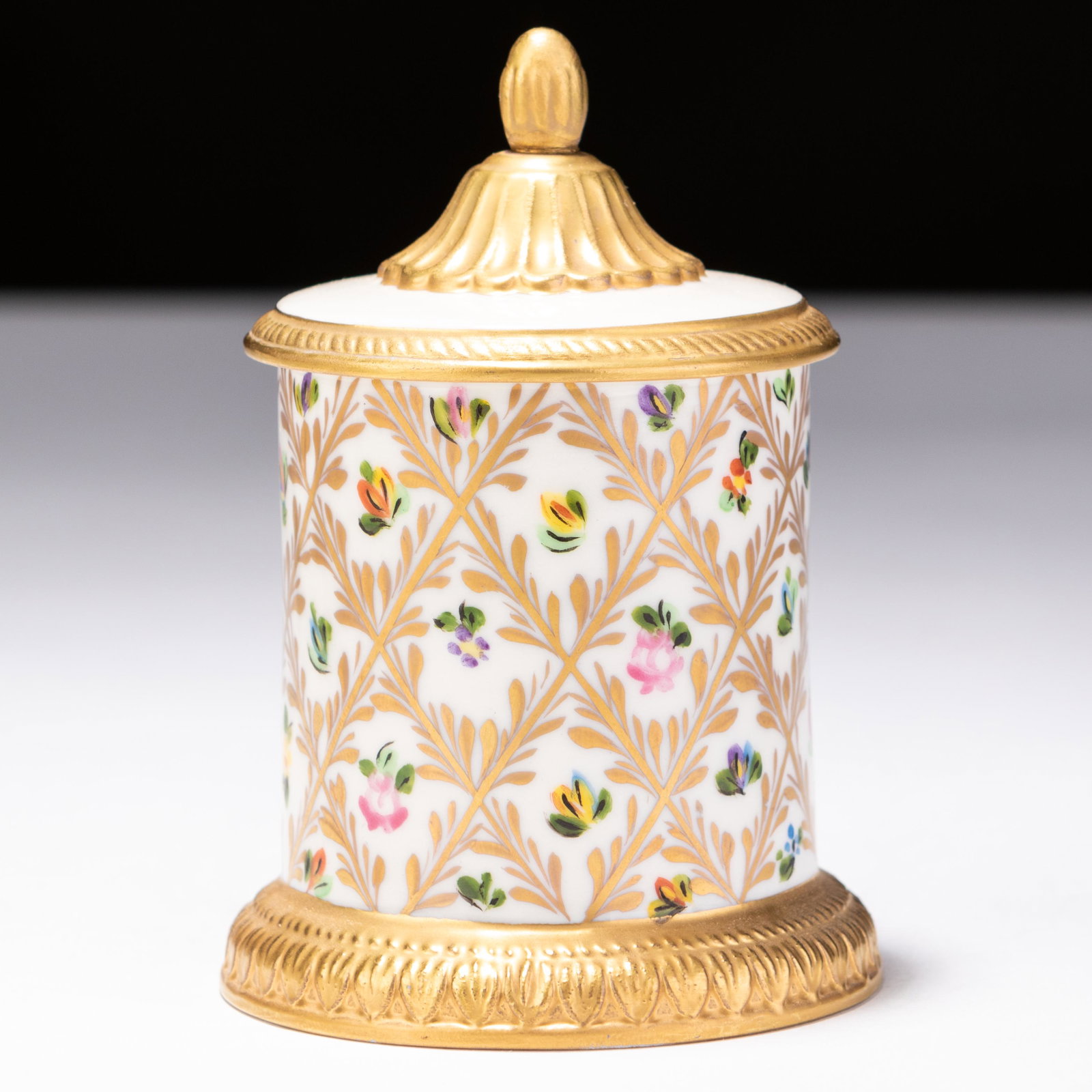 Italian 24KT Gold Porcelain Lidded Box: MEASURES APPROX 6 X 9.5CM. Please follow us on Instagram to stay updated with our current and future auctions: @albinus_auctions. Study all photographs carefully to get an accurate representation of t