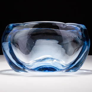 Aquamarine Whitefriars Glass Designer Vase: MEASURES APPROX 26CM X 15CM HIGH. Please follow us on Instagram to stay updated with our current and future auctions: @albinus_auctions. Study all photographs carefully to get an accurate representati