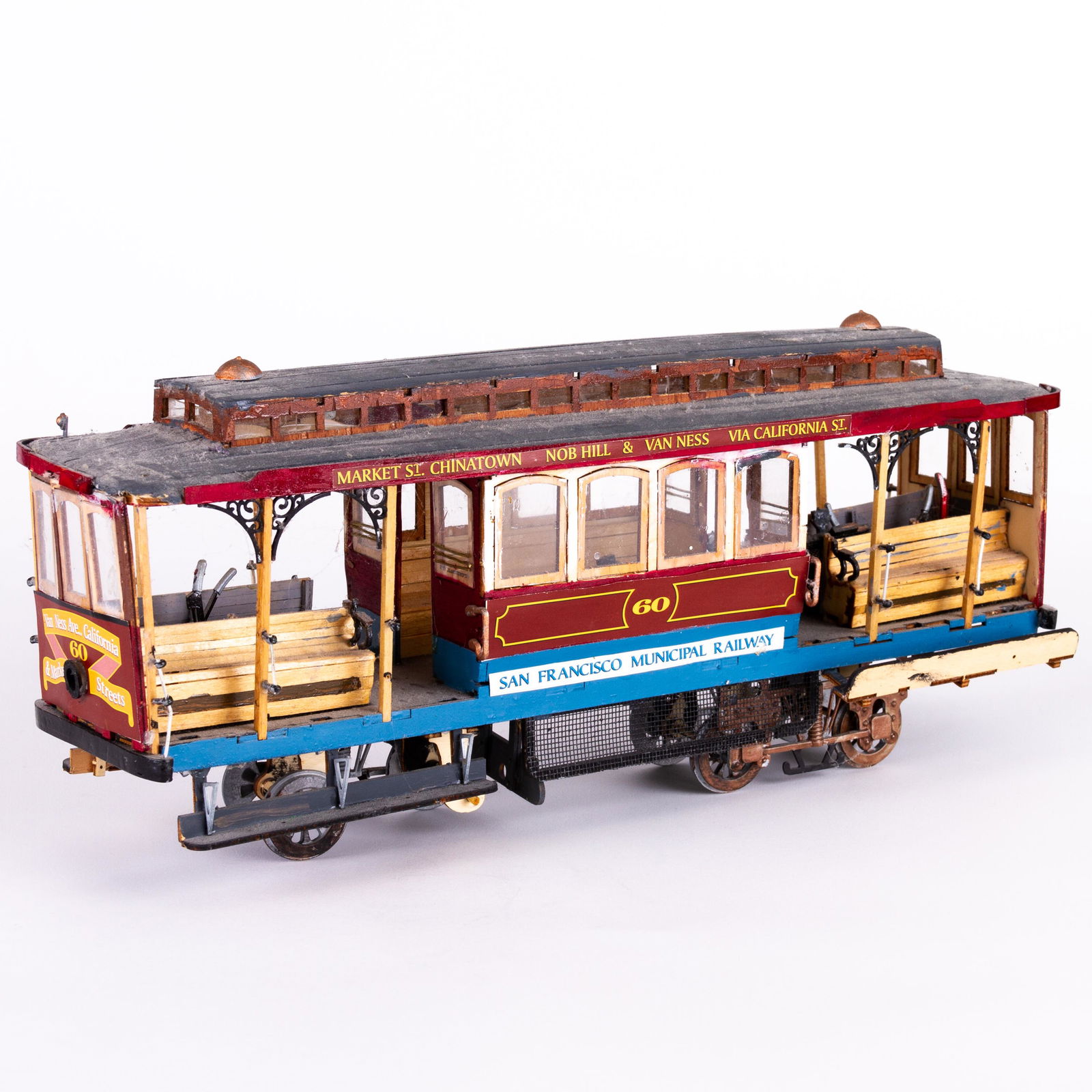 San Francisco Railway Coach Model: DIMENSIONS APPROX 39x16x12CM. Please carefully study all photographs to get an accurate idea of the object. In good condition, as seen. Shipping is in-house and we ship internationally to US and rest