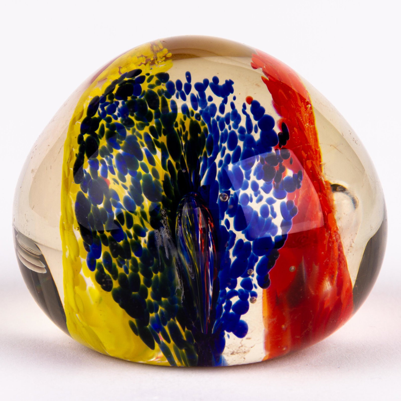 Scottish Glass Designer Paperweight: DIMENSIONS APPROX 6.5x6.5x5CM. Please carefully study all photographs to get an accurate idea of the object. In good condition, as seen. Shipping is in-house and we ship internationally to US and rest