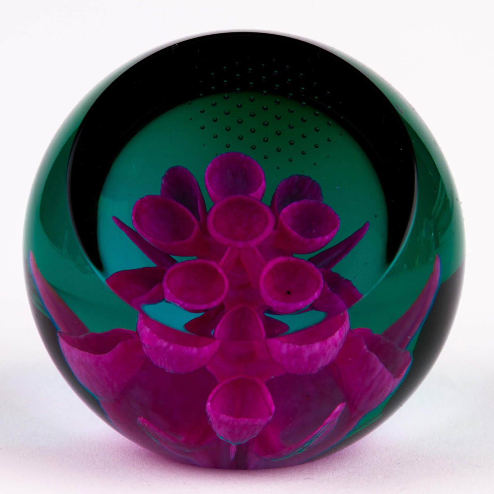 Caithness Scottish Glass Designer Paperweight: DIMENSIONS APPROX 7x7x6.5CM. Please carefully study all photographs to get an accurate idea of the object. In good condition, as seen. Shipping is in-house and we ship internationally to US and rest o