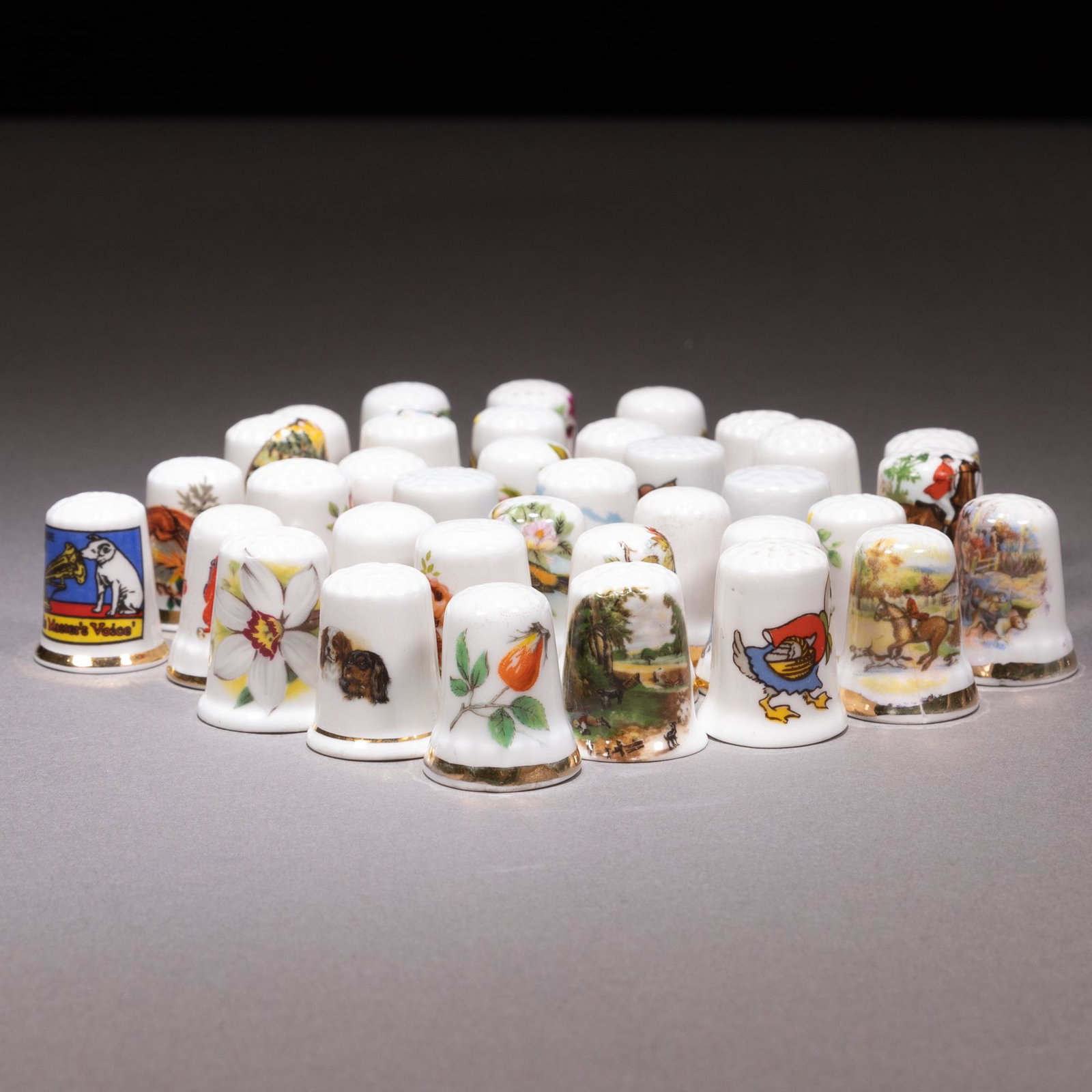 Collection of Fine Porcelain Thimbles: 3cm x 2.5cm.