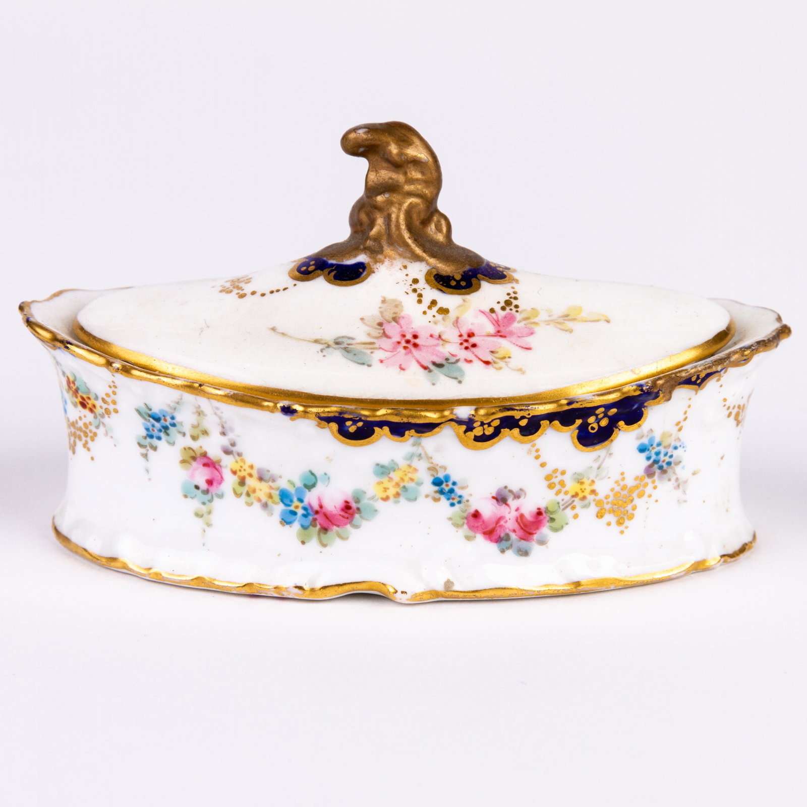 Royal Crown Derby Fine Porcelain Trinket Box 1897 19th C: DIMENSIONS APPROX 6x10.5x6CM. Please carefully study all photographs to get an accurate idea of the object. In good condition, as seen. Shipping is in-house and we ship internationally to US and rest 