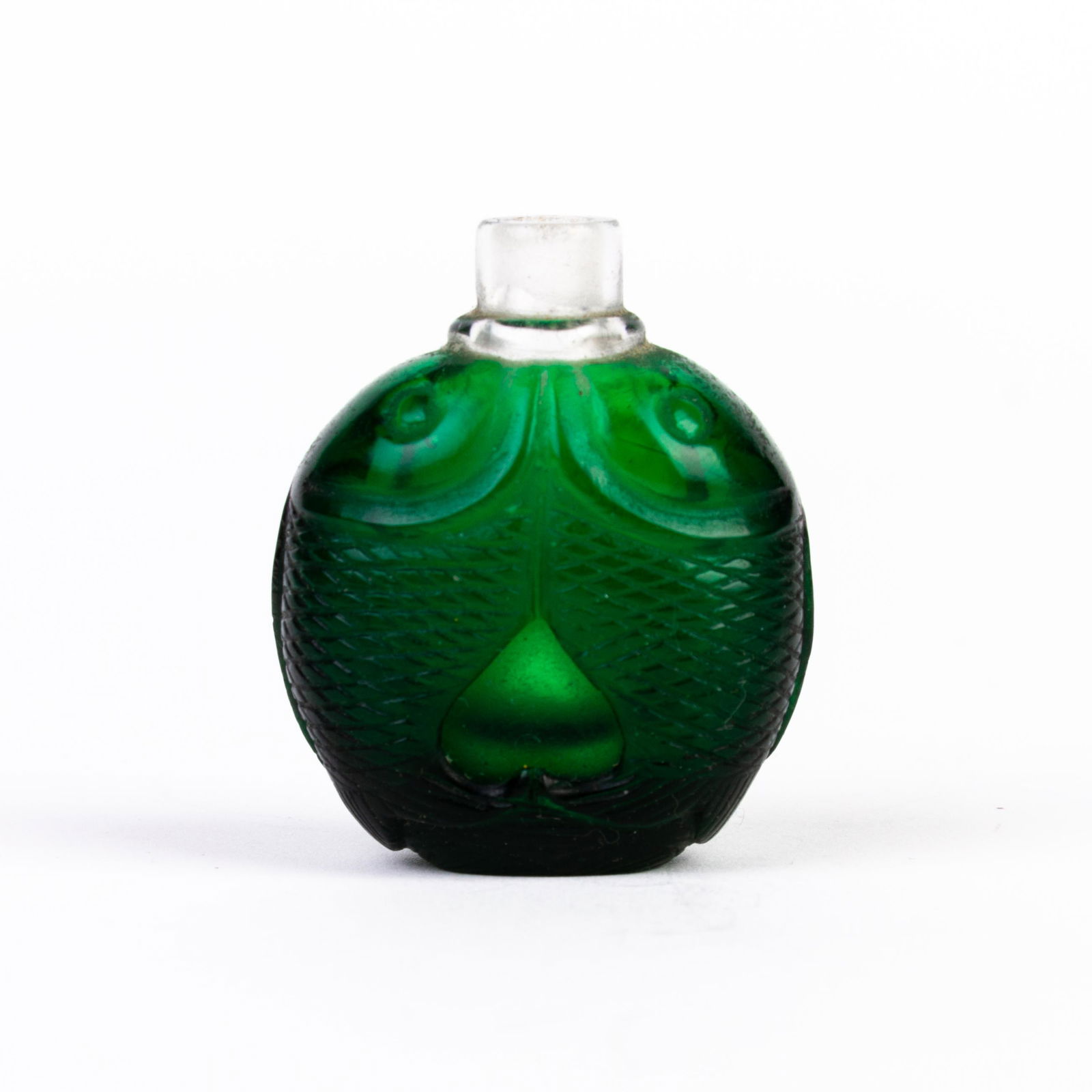 Chinese Green Peking Glass Fish Snuff Bottle (1 of 6)