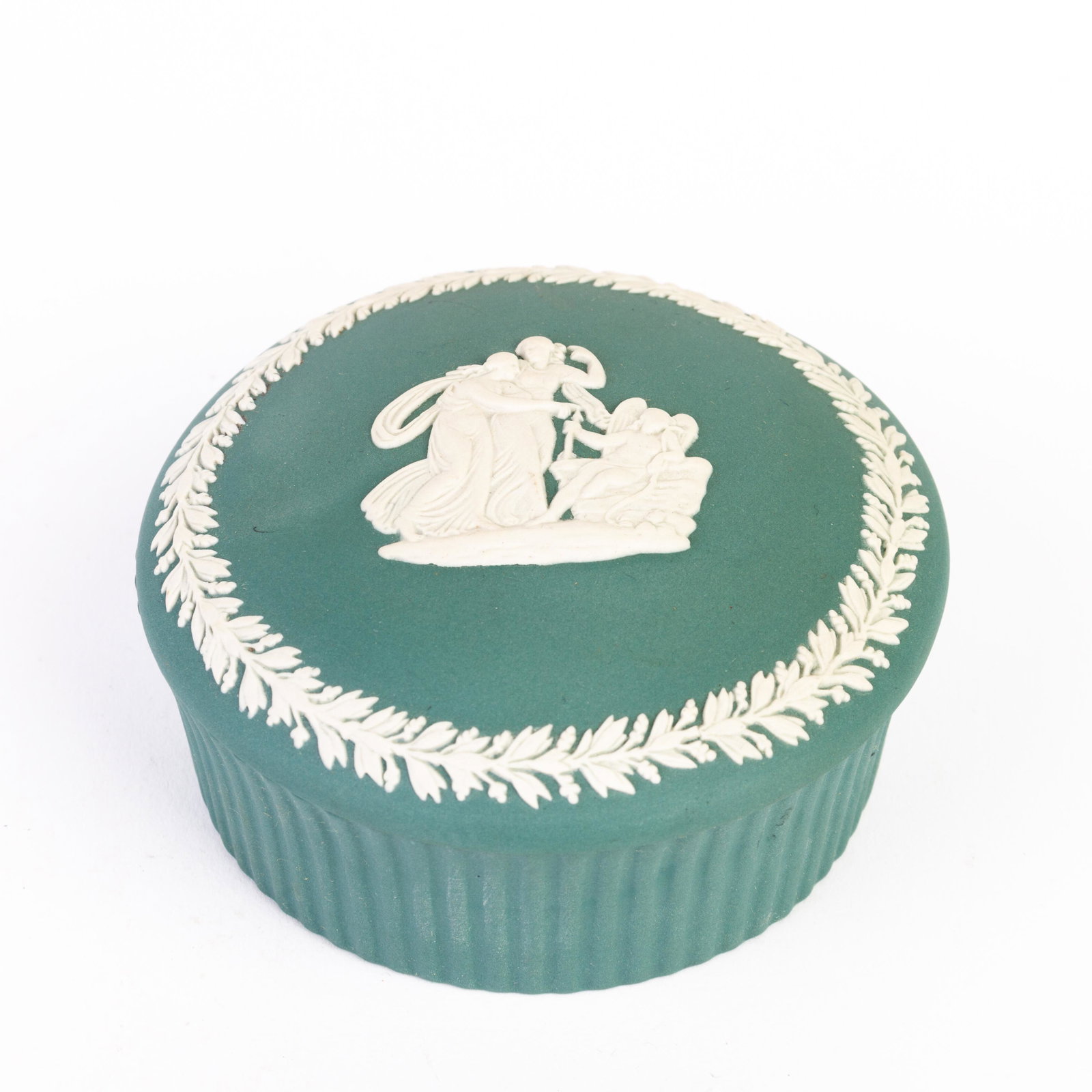 Wedgwood Jasperware Neoclassical Trinket Box: DIMENSIONS APPROX 10x10x5CM. Please carefully study all photographs to get an accurate idea of the object. In good condition, as seen. Shipping is in-house and we ship internationally to US and rest o