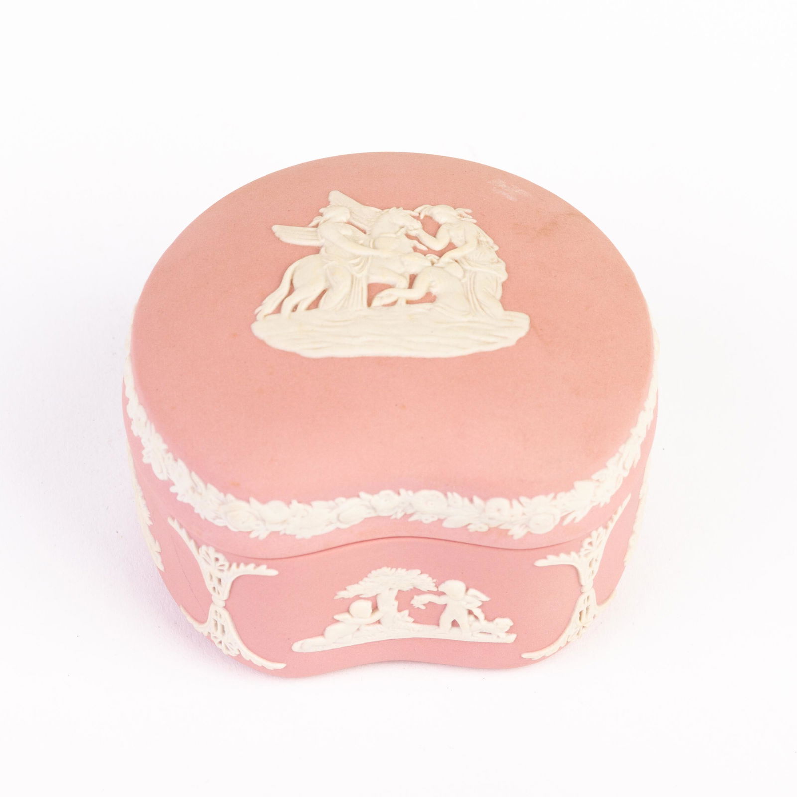 Wedgwood Pink Jasperware Neoclassical Trinket Box: DIMENSIONS APPROX 7.5x7x5CM. Please carefully study all photographs to get an accurate idea of the object. In good condition, as seen. Shipping is in-house and we ship internationally to US and rest o