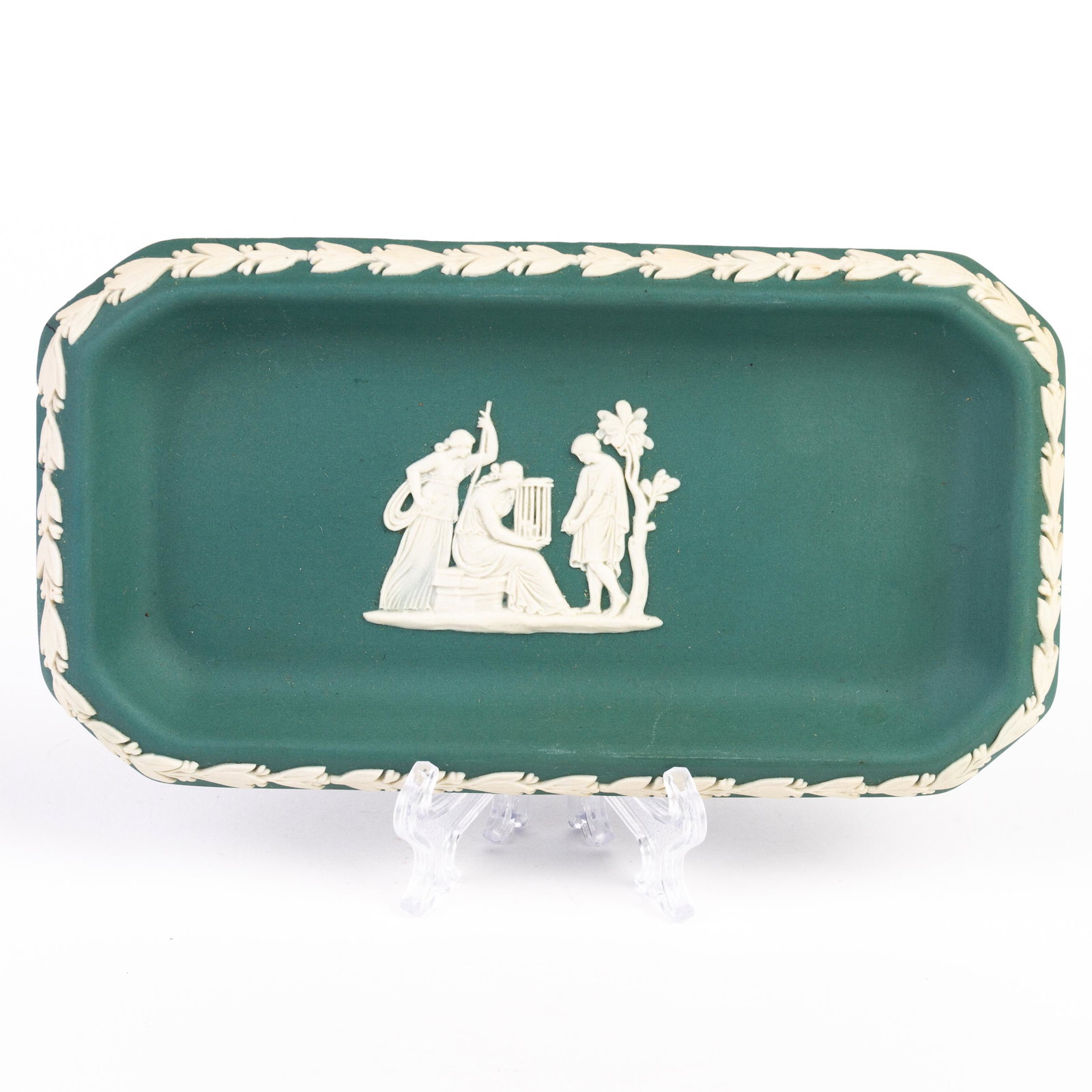 Wedgwood Jasperware Neoclassical Dish: DIMENSIONS APPROX 8.5x15.5x1CM. Please carefully study all photographs to get an accurate idea of the object. In good condition, as seen. Shipping is in-house and we ship internationally to US and res