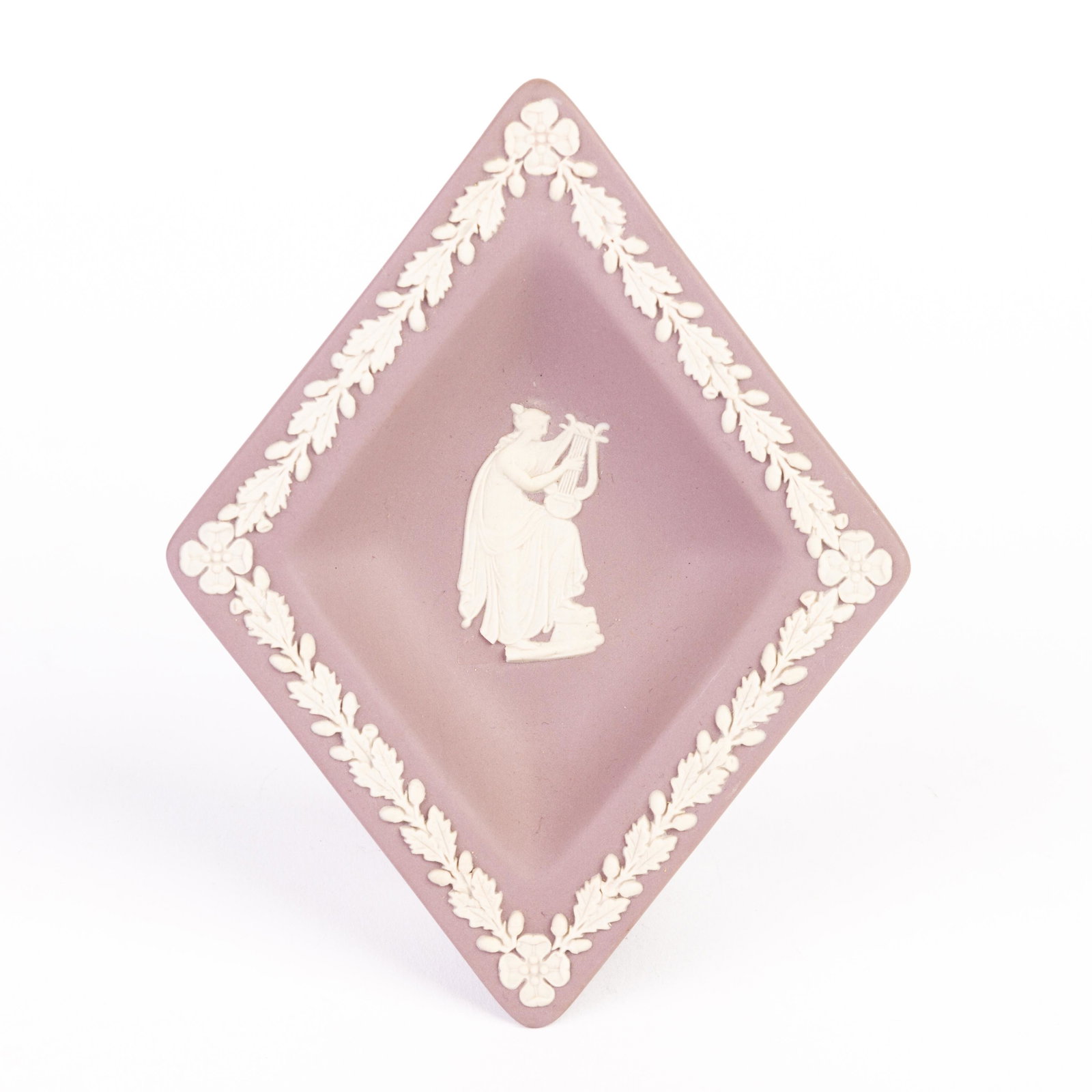 Wedgwood Lilac Jasperware Neoclassical Dish: DIMENSIONS APPROX 15x11.5x1.5CM. Please carefully study all photographs to get an accurate idea of the object. In good condition, as seen. Shipping is in-house and we ship internationally to US and re