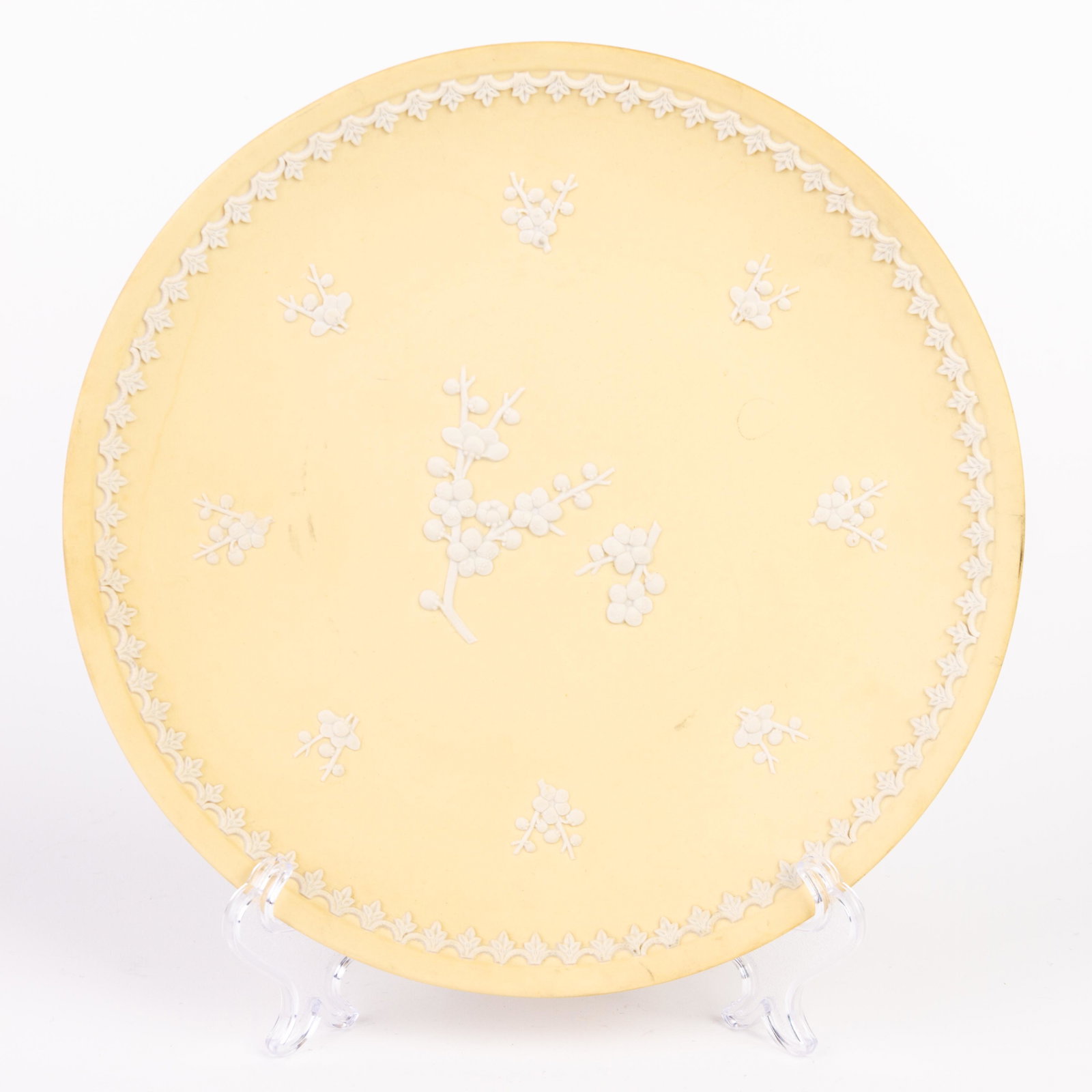 Wedgwood Yellow Jasperware Prunus Plate: DIMENSIONS APPROX 21x21x1CM. Please carefully study all photographs to get an accurate idea of the object. In good condition, as seen. Shipping is in-house and we ship internationally to US and rest o